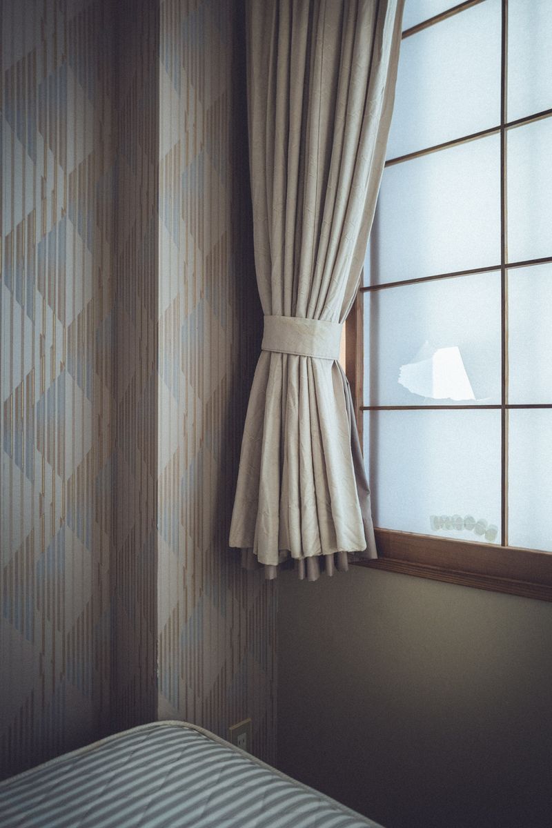 © Lorraine Turci - Image from the The  resilience  of the crow photography project