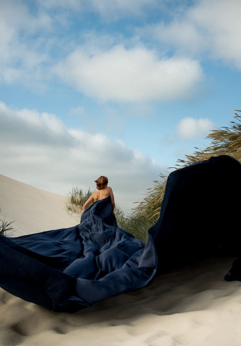 © Hannah Schillinger - Image from the Rosentraum | Dream of a Rose photography project