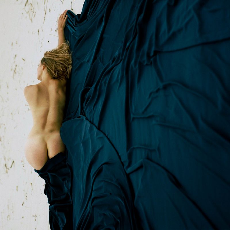 © Hannah Schillinger - Image from the Rosentraum | Dream of a Rose photography project