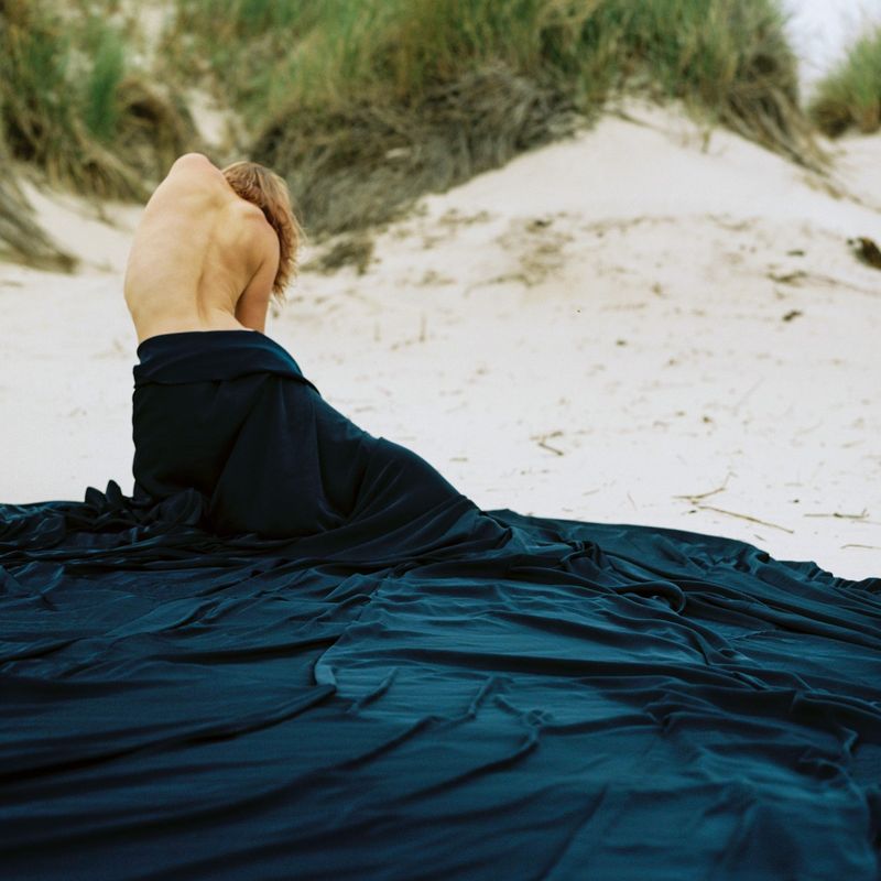 © Hannah Schillinger - Image from the Rosentraum | Dream of a Rose photography project