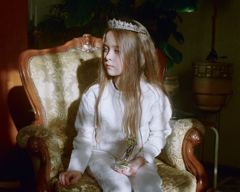 © Anya Tsaruk - Kamila proudly shows her award for Best Actress in the play "The Snow Queen".