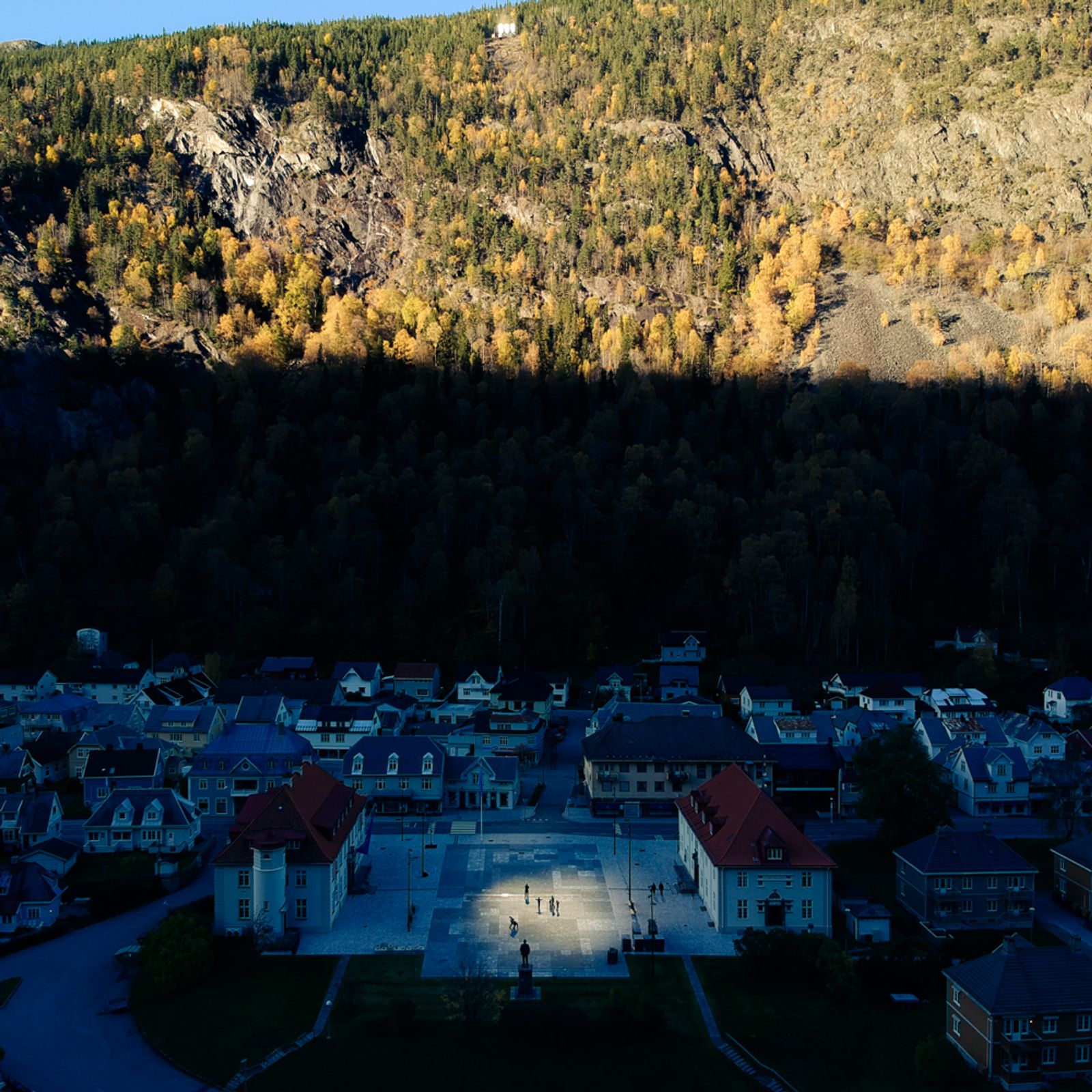 Restoring Sunlight in a Hidden Norwegian Town