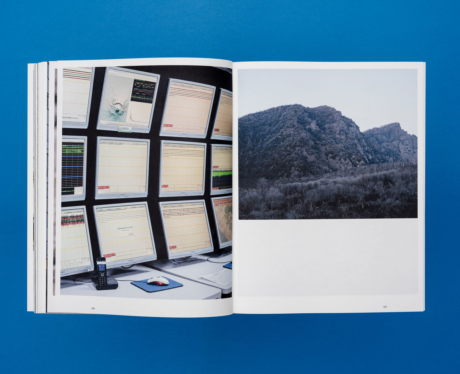 © De Cleene De Cleene - Amidst the fire, I am not burnt – Surface Reading (Roma Publications, 2024)