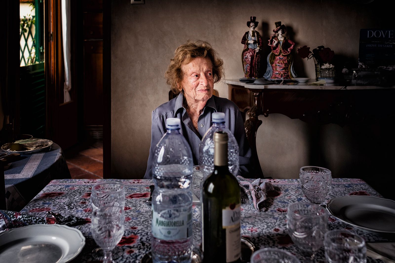 © Simona Bonanno - Aunt Sara sits on her table during a meal