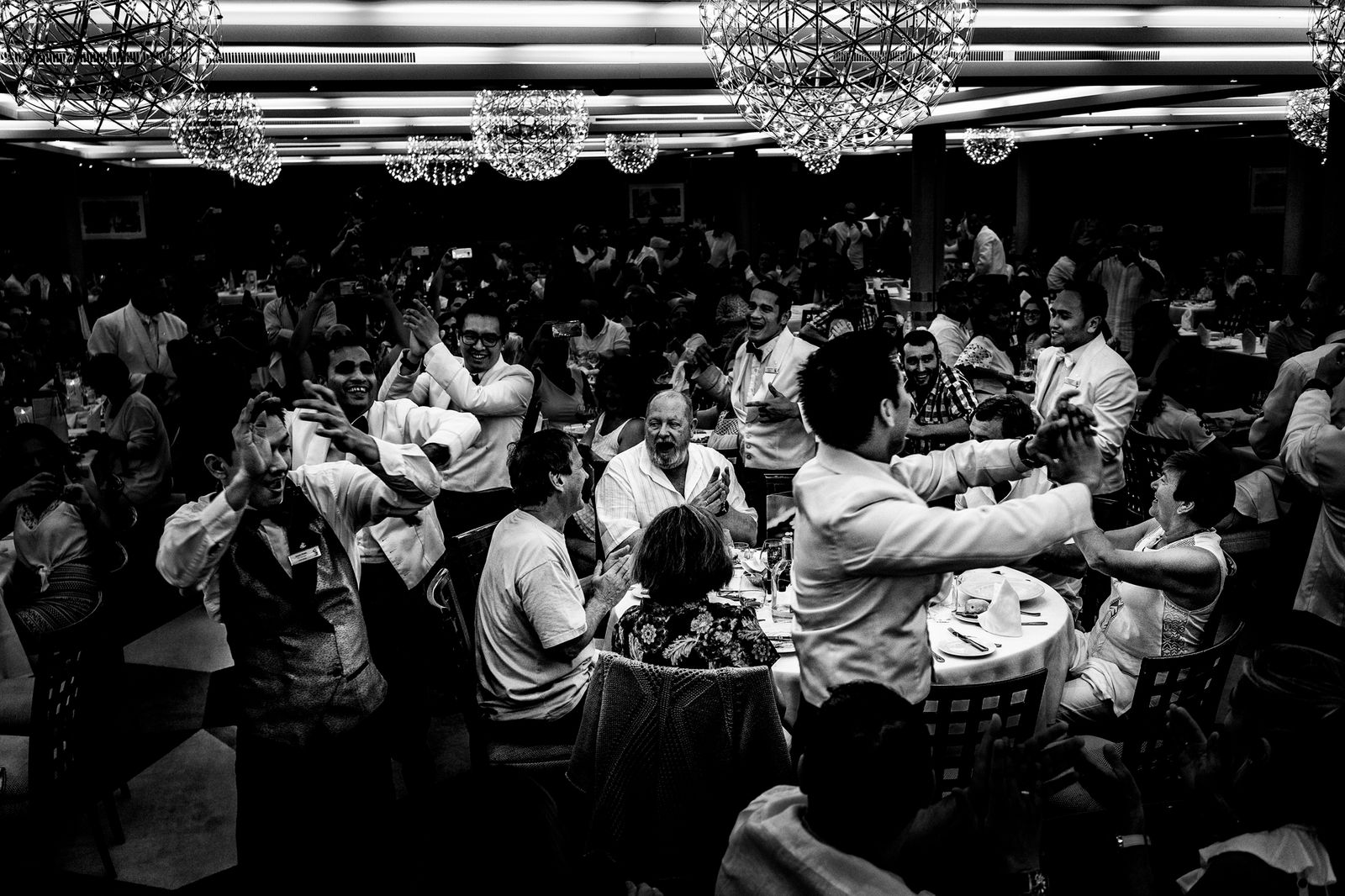 © Simona Bonanno - Waiters dancing around passengers tables during the dinner service. At sea, 2017