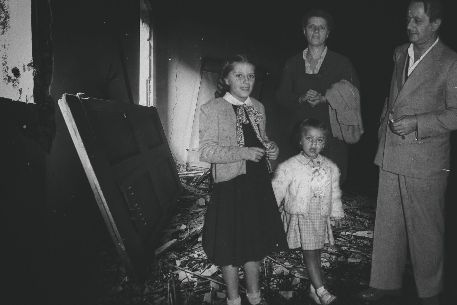 © BARBARA ZANON - Elsa, Ugo and the two girls around 1950