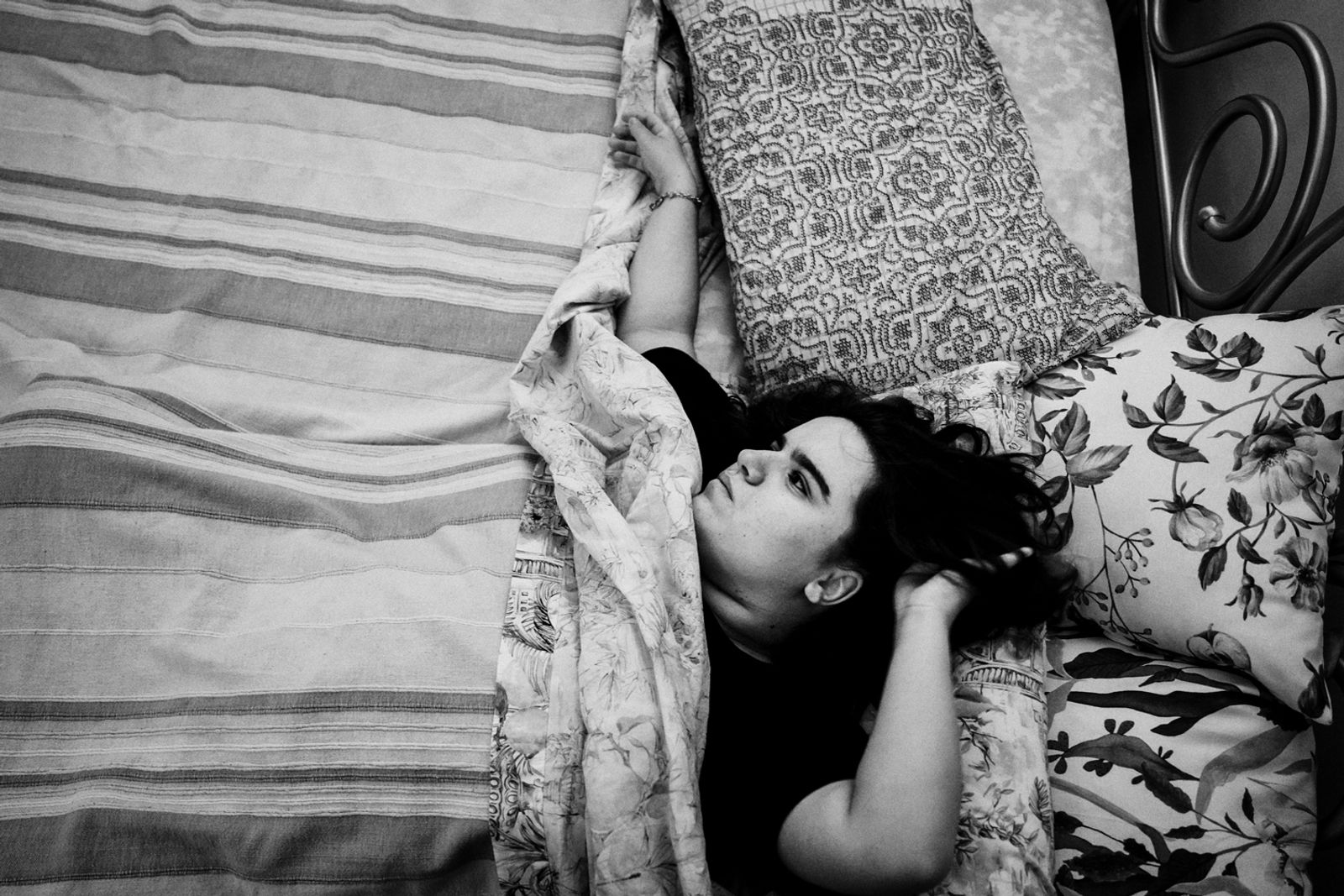 © BARBARA ZANON - July 2022, Magione, Umbria: portrait of Luisa (16) while she rest in the bed