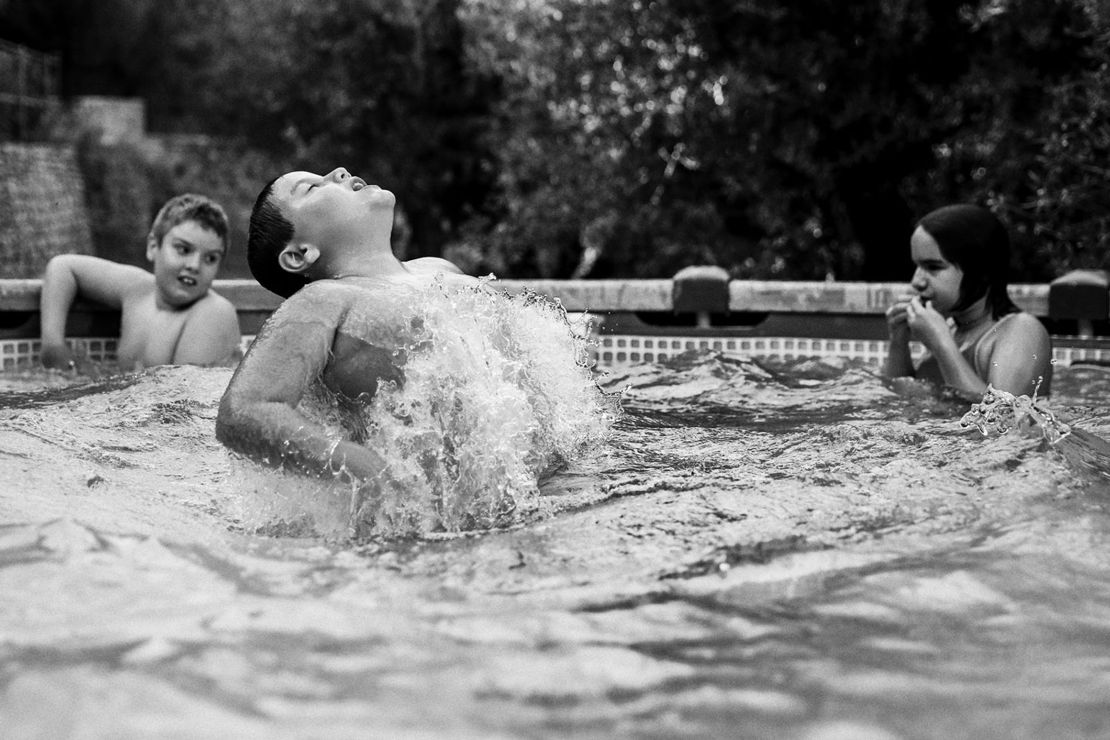 © BARBARA ZANON - Michele Riccardo and Luisa in the pool