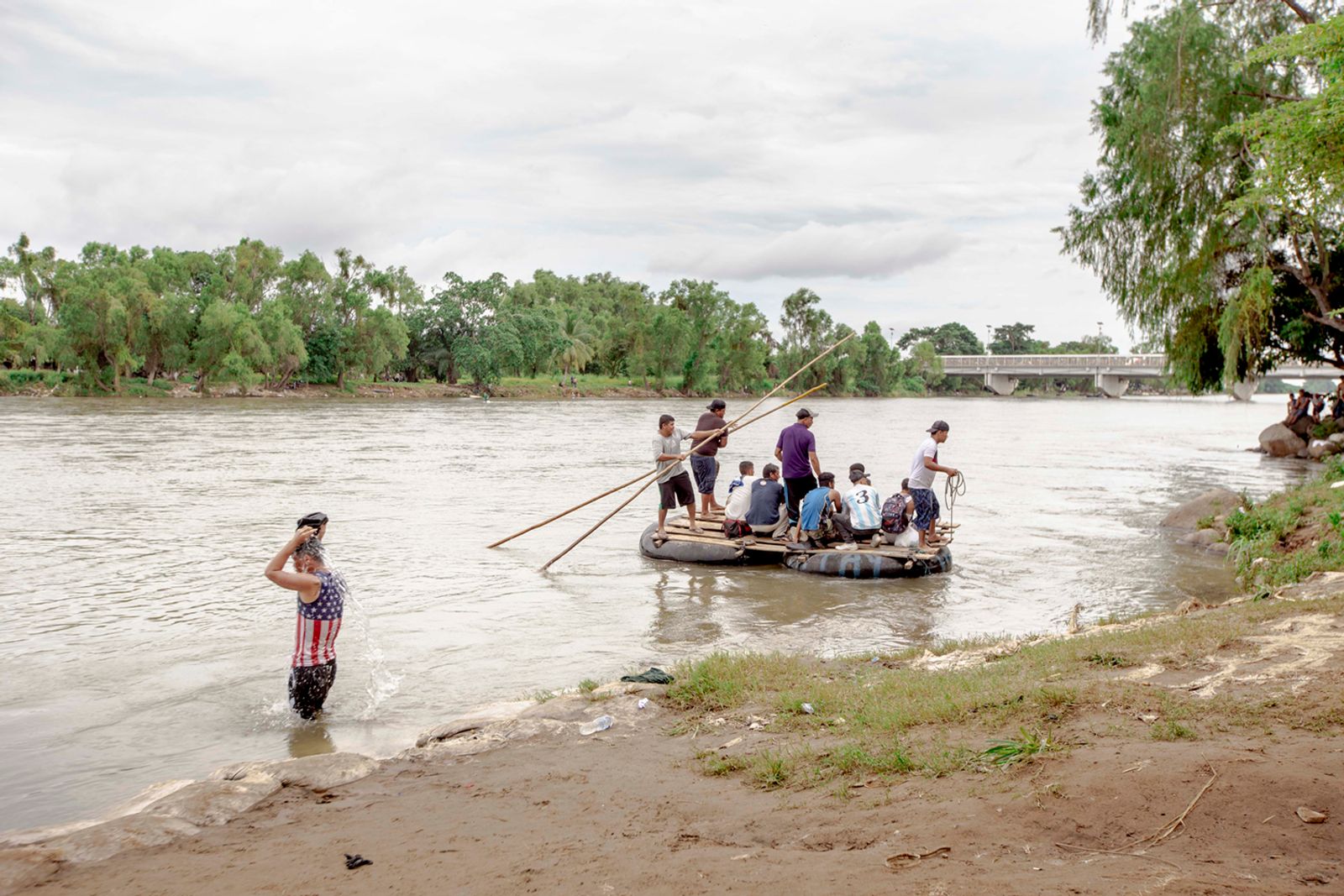 © Fred Ramos - Central American migrants cross the Suchiate River between Guatemala and Mexico, October 2018. Fred Ramos