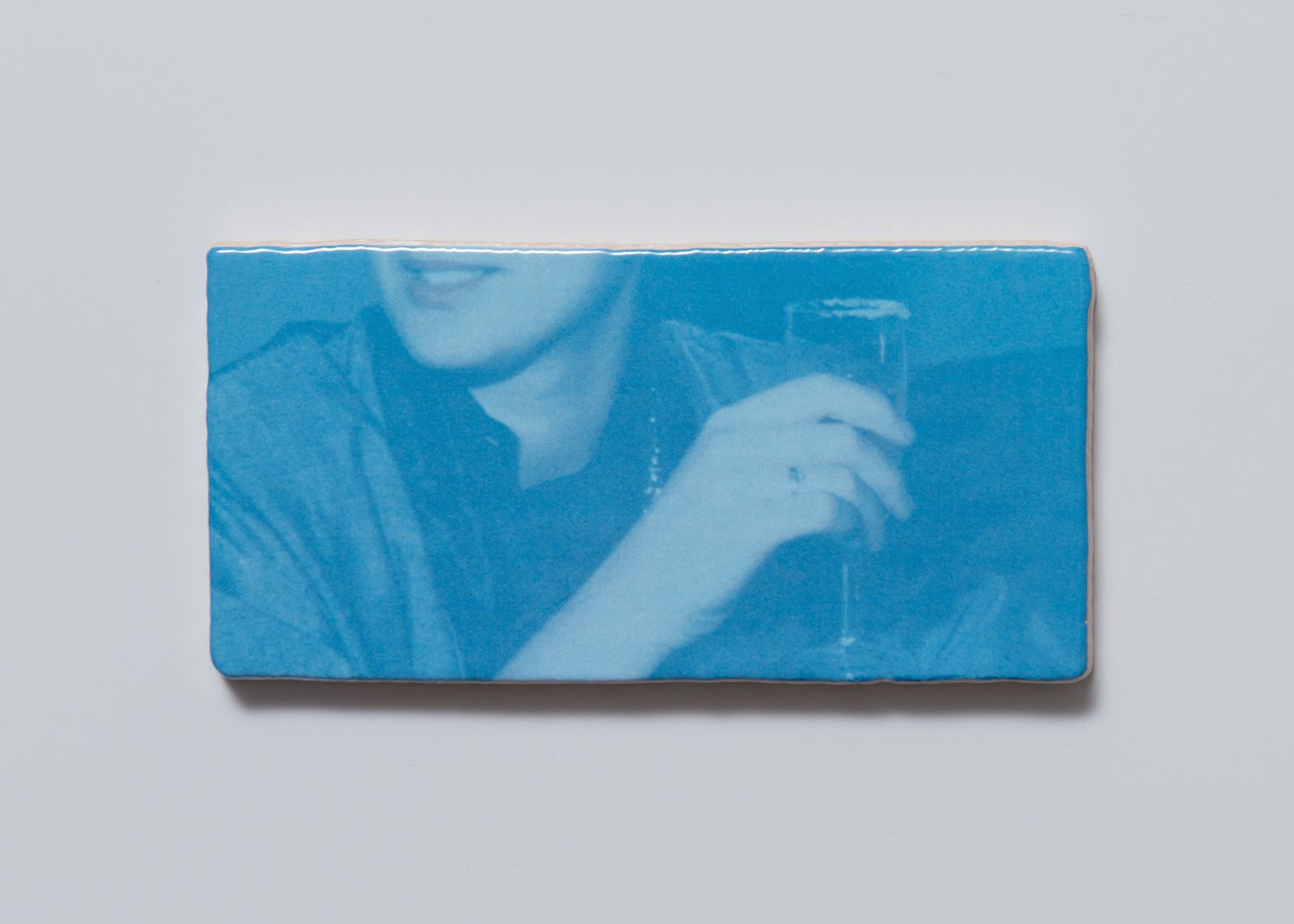 © Sander Coers - Obituary no. 10, 2024 - UV Print on Ceramic - 7,5 x 15 x 1 cm