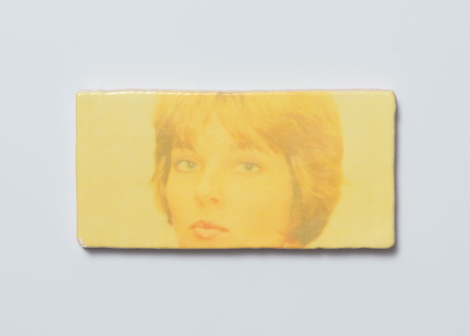 © Sander Coers - Obituary no. 01, 2024 - UV Print on Ceramic - 7,5 x 15 x 1 cm