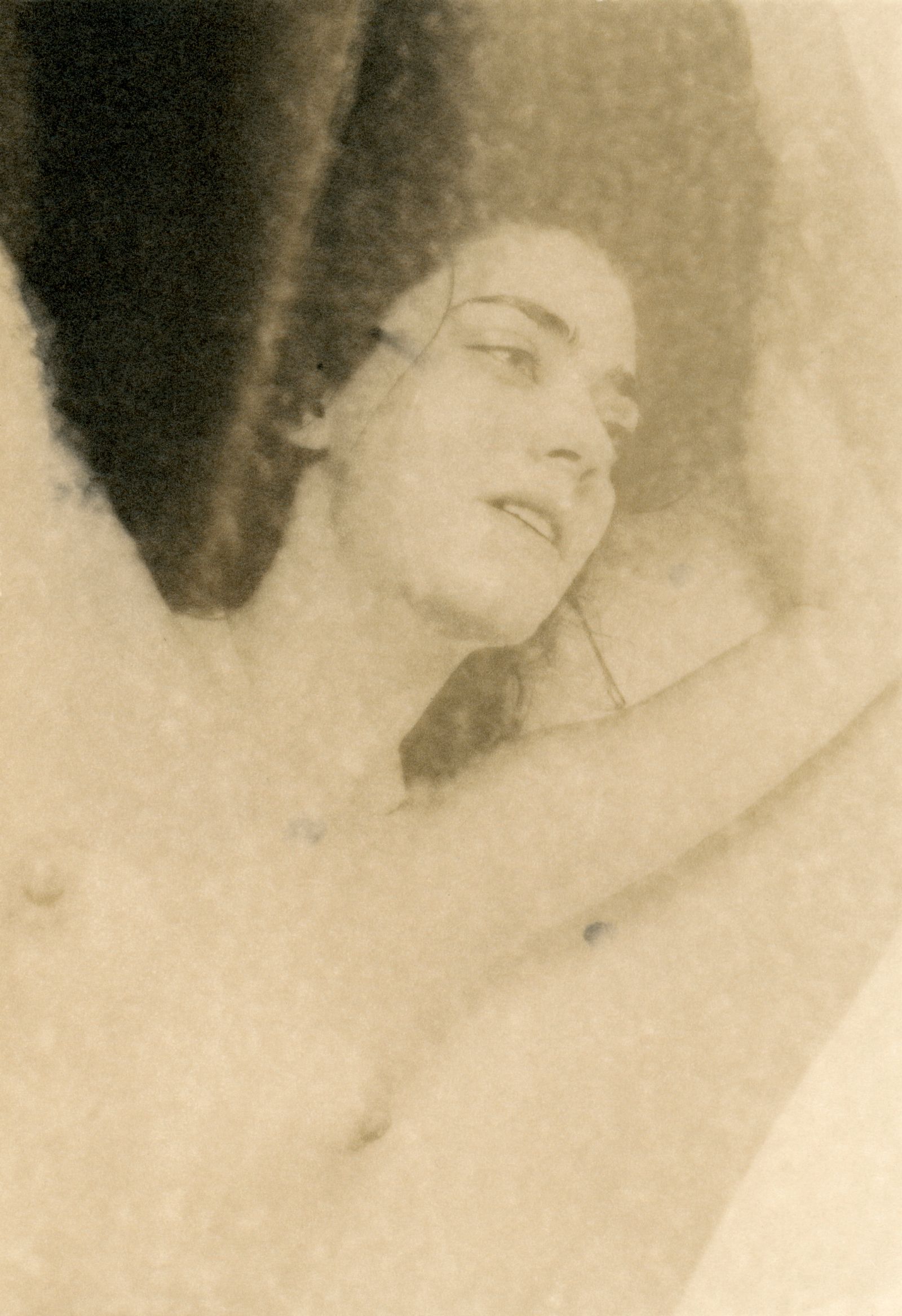 © Deanna Pizzitelli - Self-Portrait, Tub, 2019, 9.9 x 6.8 cm, Toned Silver Gelatin Print © Deanna Pizzitelli / Courtesy of Stephen Bulger Gallery