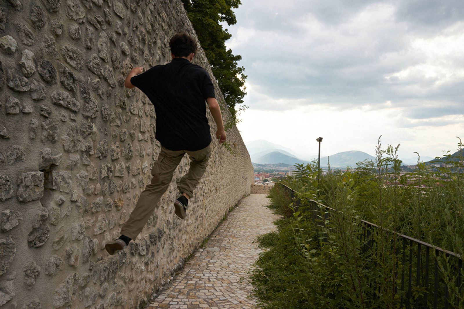 © Danilo Garcia Di Meo - "Tuft" that jumps on the city walls