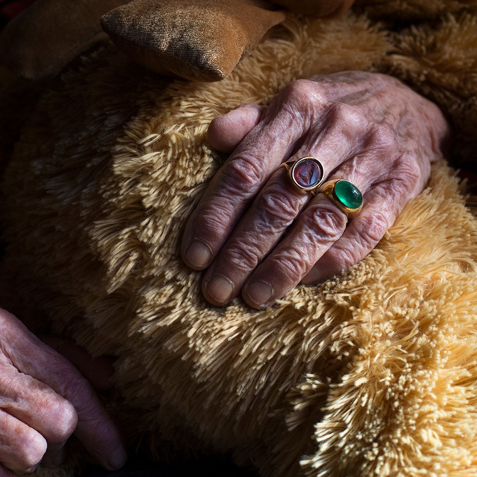 © Melissa Ianniello - The hands of Edda Billi, 87 years old (Rome – Lazio).