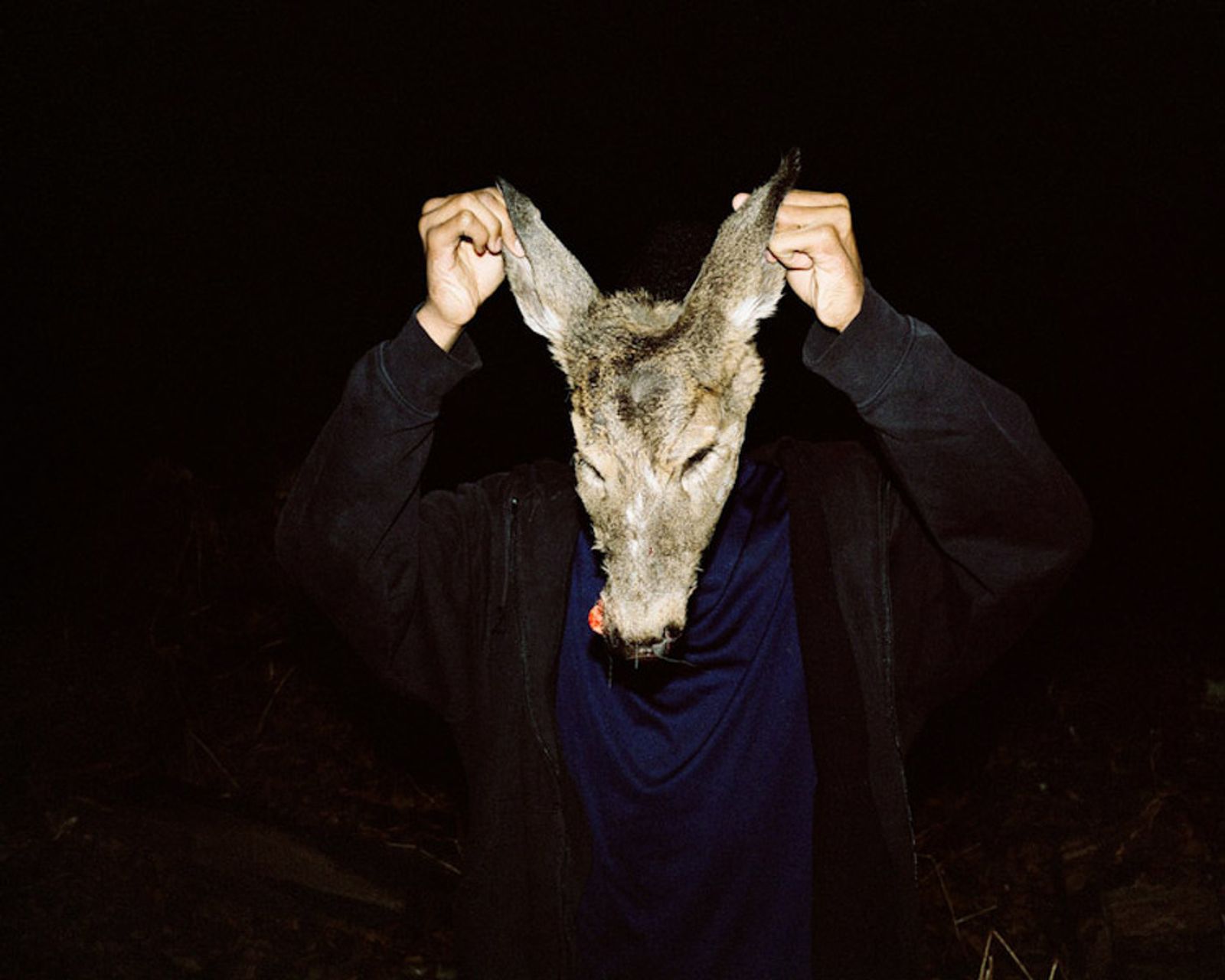 © Nathanael Turner - Daniel holding the head of a deer