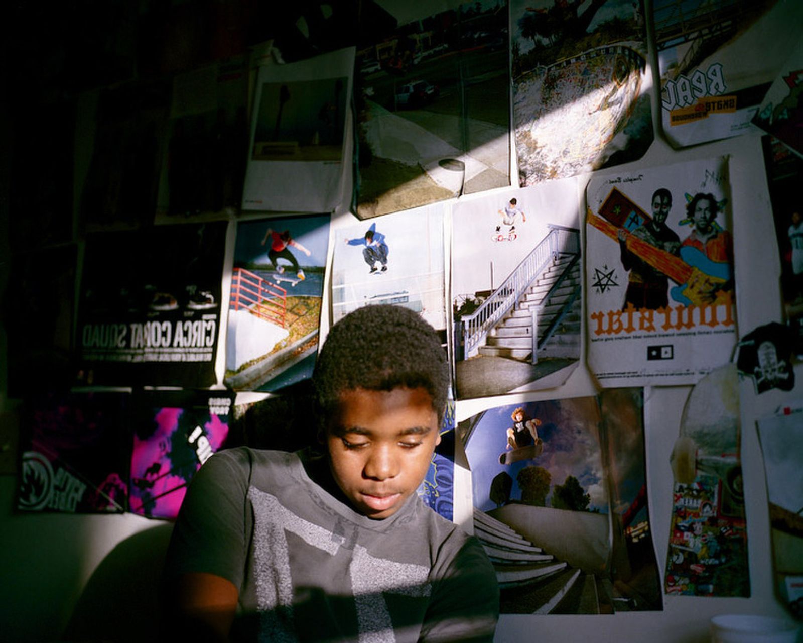 © Nathanael Turner - Jacob sitting in his bedroom