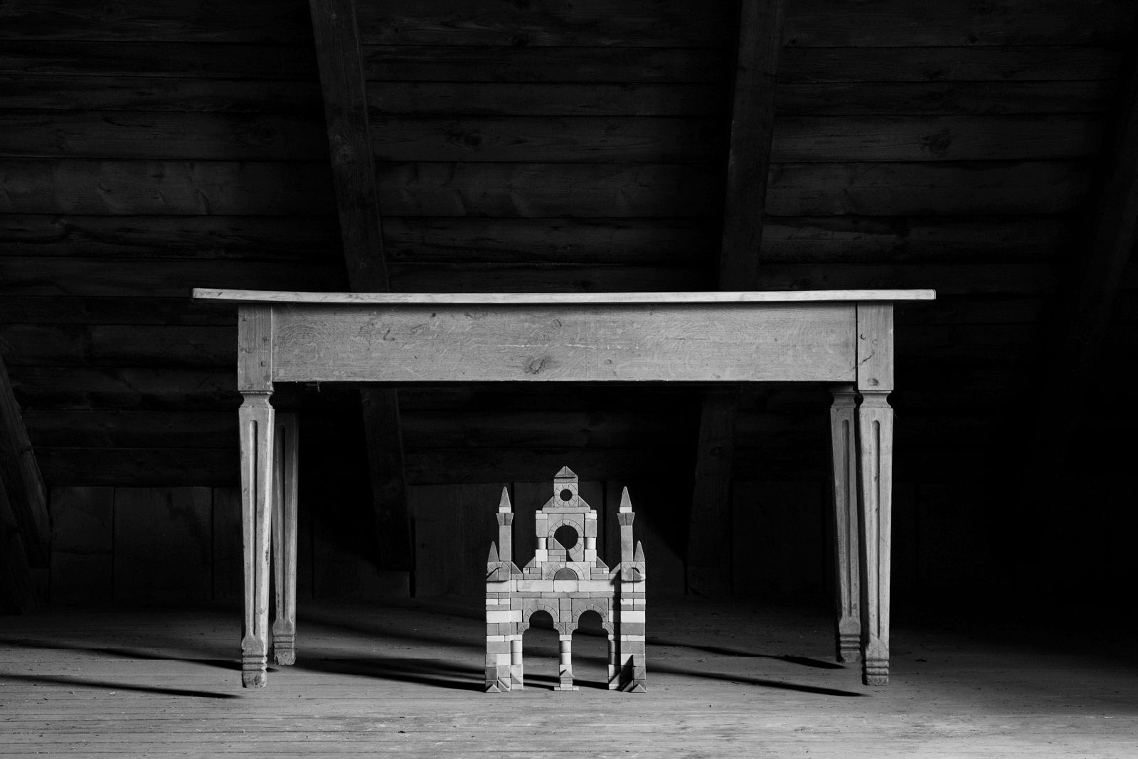 © Elena Helfrecht - Invocation, 2019 | Reconstructed building from the found architectural kit.