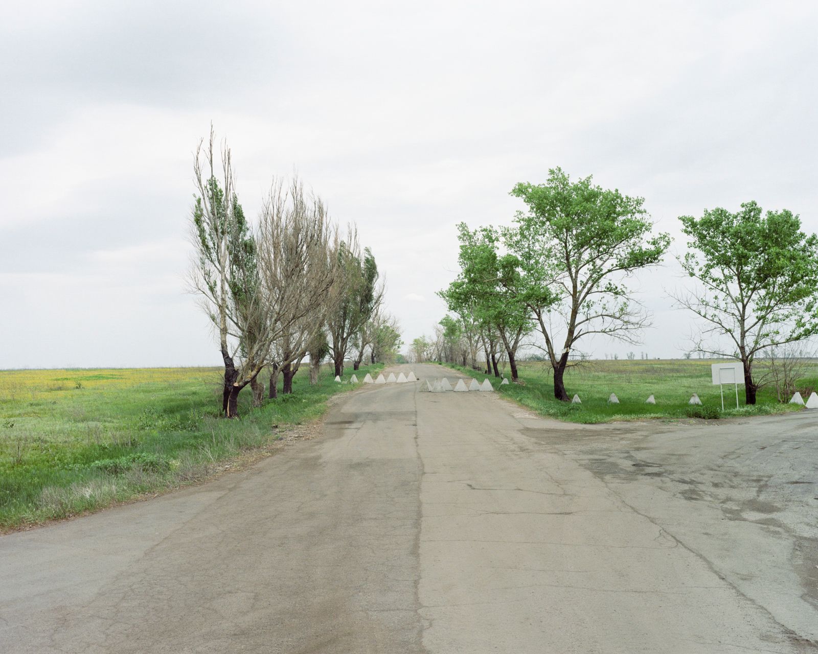 © Jan Jurczak - The road from Shyrokyne to Mariupol, Donetsk Oblast, May 2018