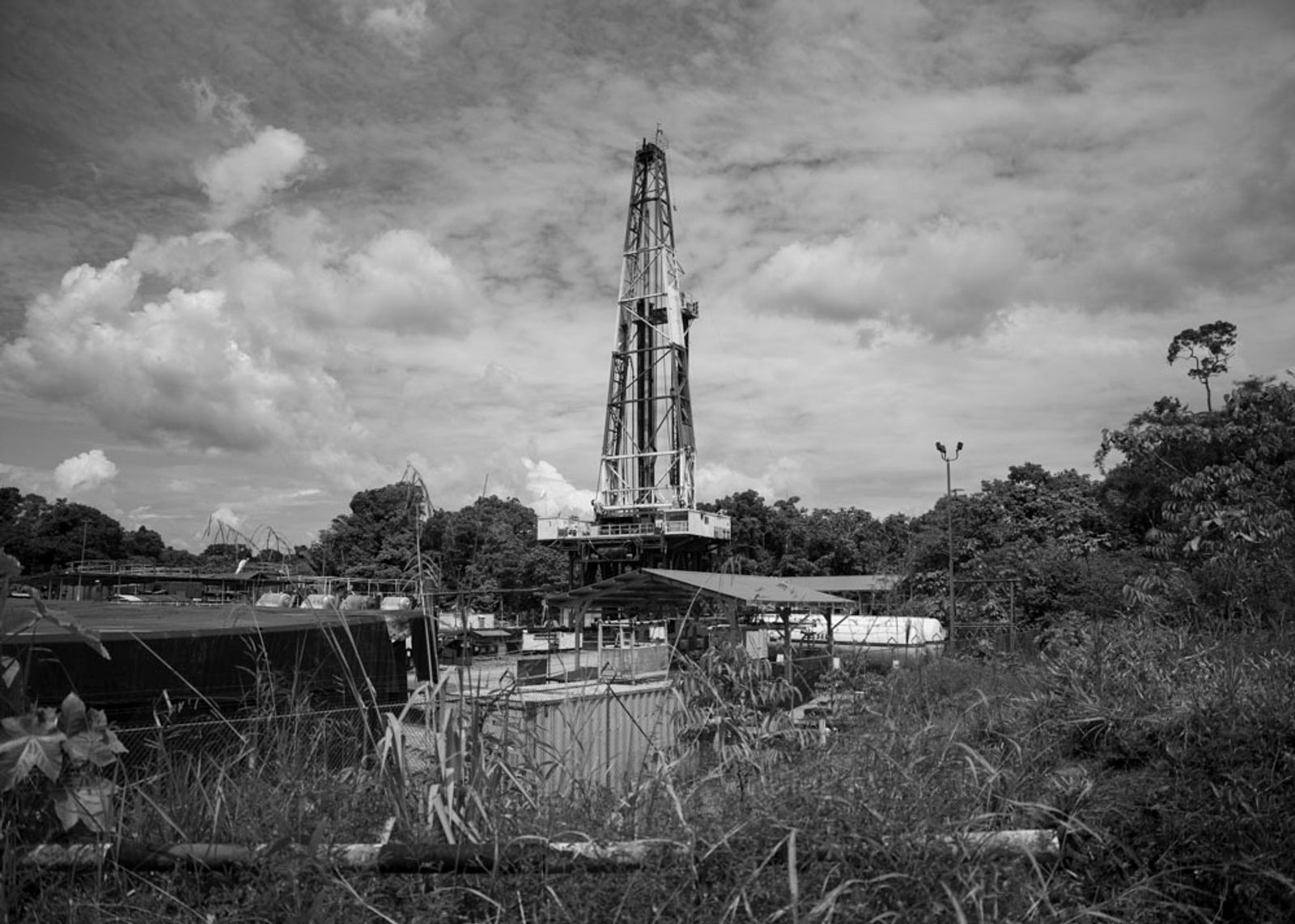 © Daniela Beltran B. - Oil extraction plant in the Ecuadorian Amazon, in Waorani territory.