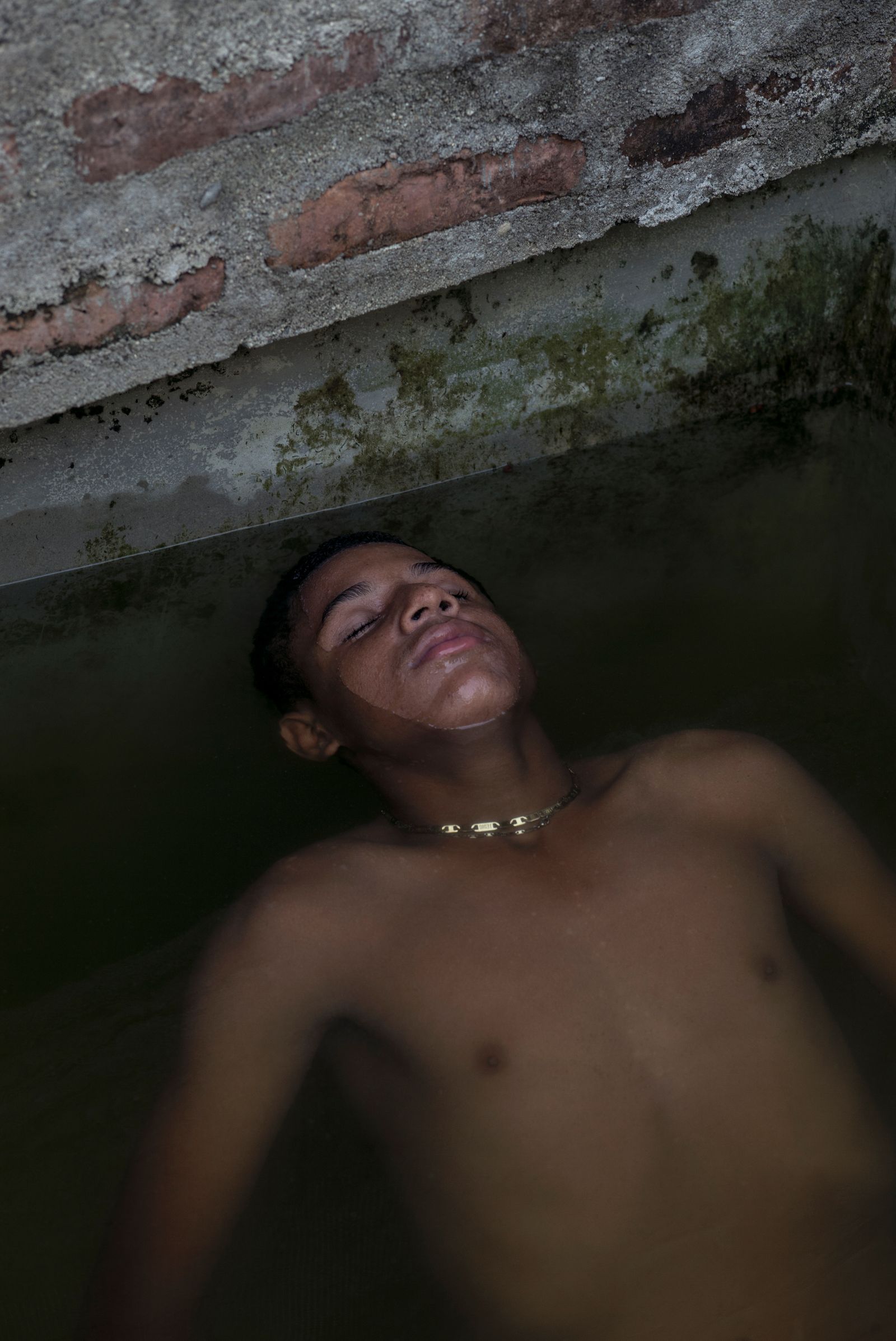 © Luis Cobelo - Abandonment of the body