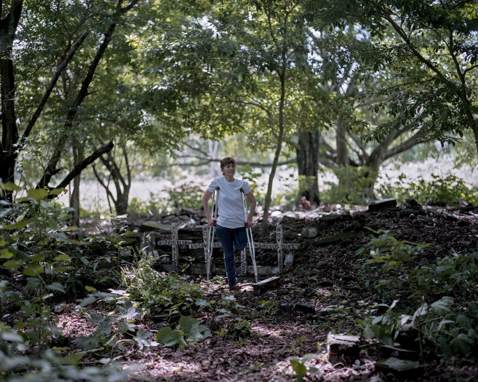 © Luis Cobelo - Edilma Loaiza. Edilma not looking for their children. Three of them died at her side. Her husband too.