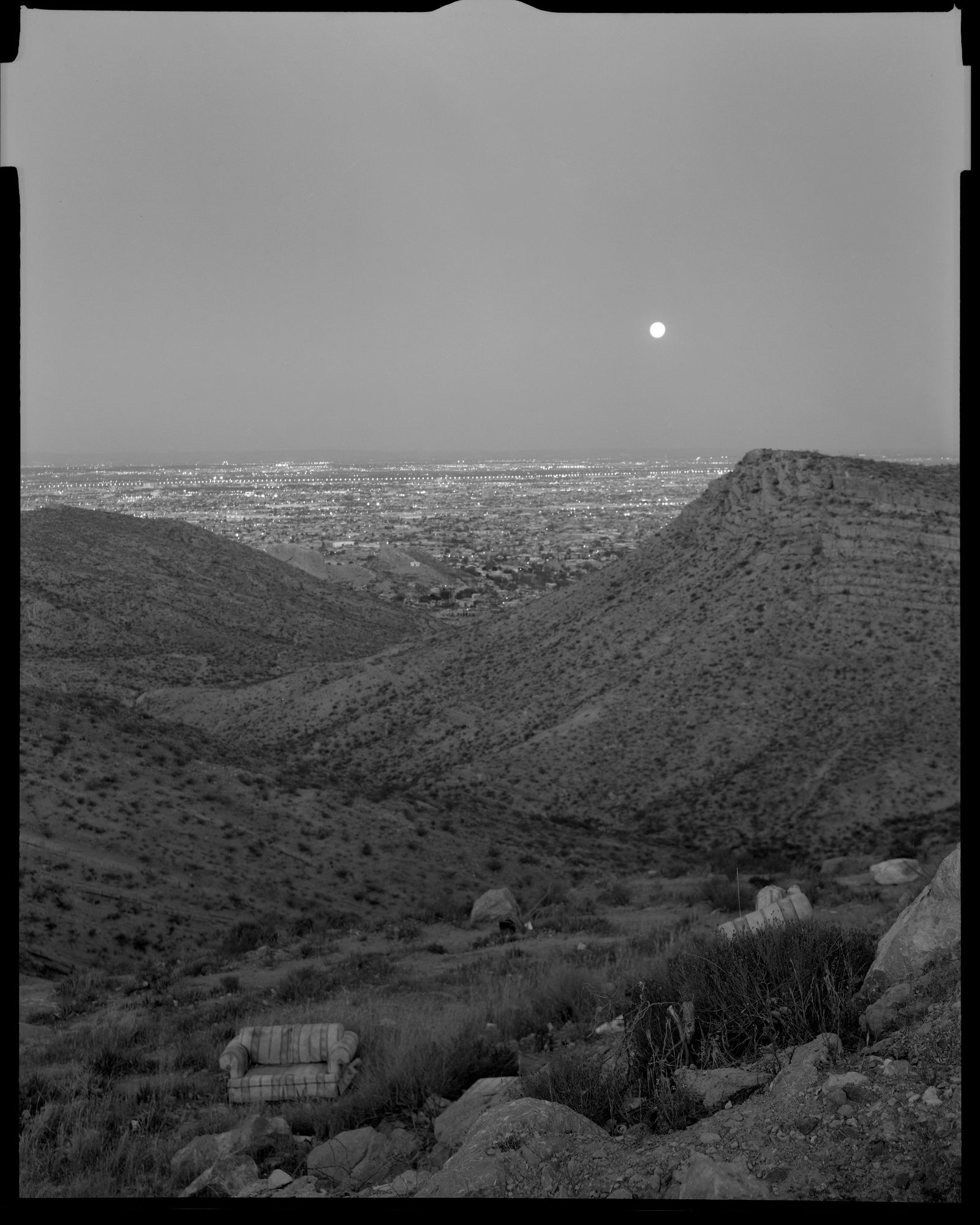 © Lisa Elmaleh - Moonrise, Juarez, Chihuahua, facing El Paso, Texas