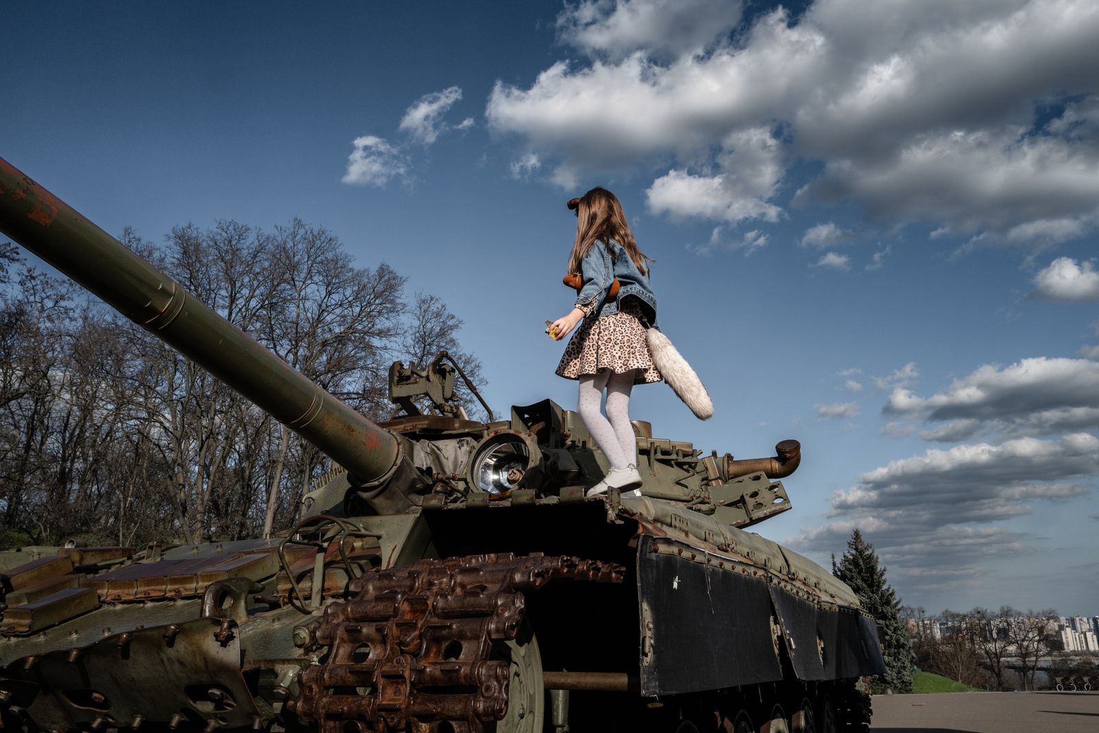 © Marylise Vigneau - Image from the FRONTLINES OF DIGNITY, SHREDDED SKIES AND OTHER LOVE STORIES photography project