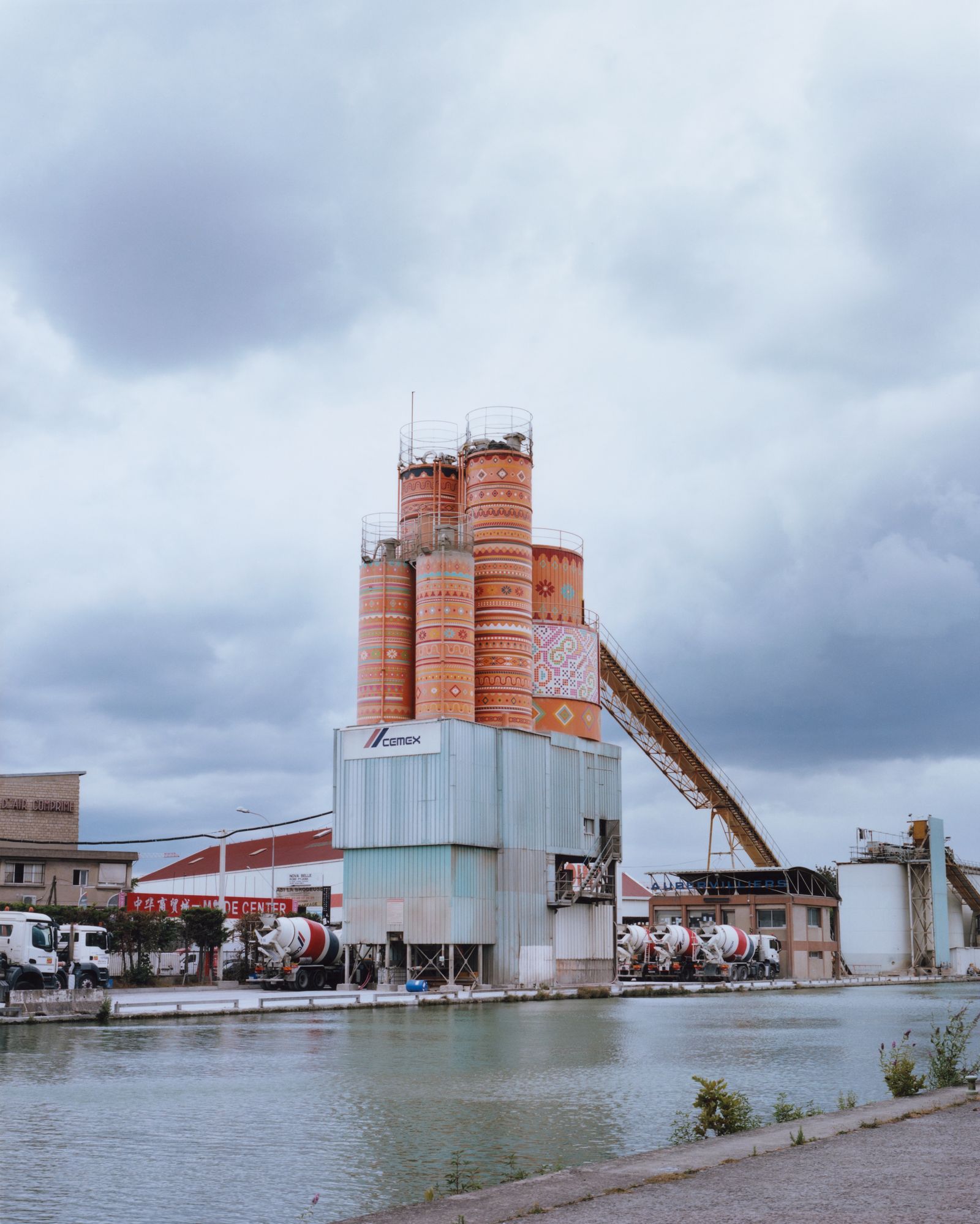 © Alexandre Silberman - Production unit for concrete with Hmong patterns on its silos // Aubervilliers // August 2019