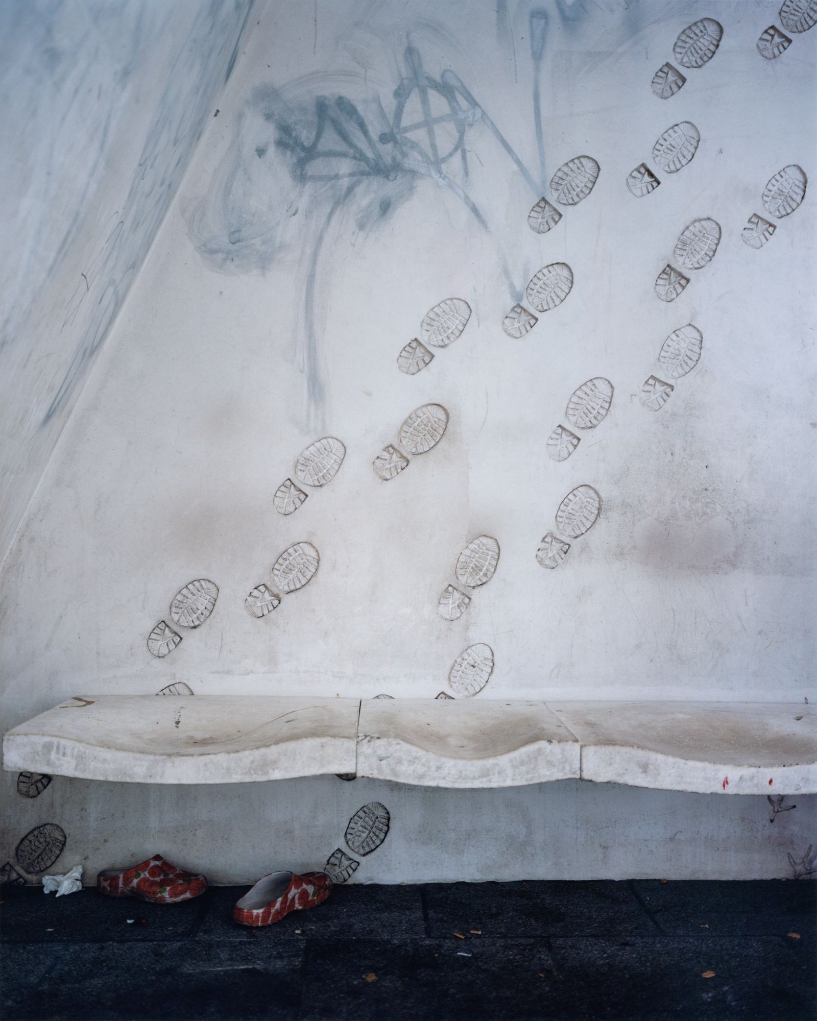 © Alexandre Silberman - Babouche in a tram shelter // Porte de la Villette // August 2019