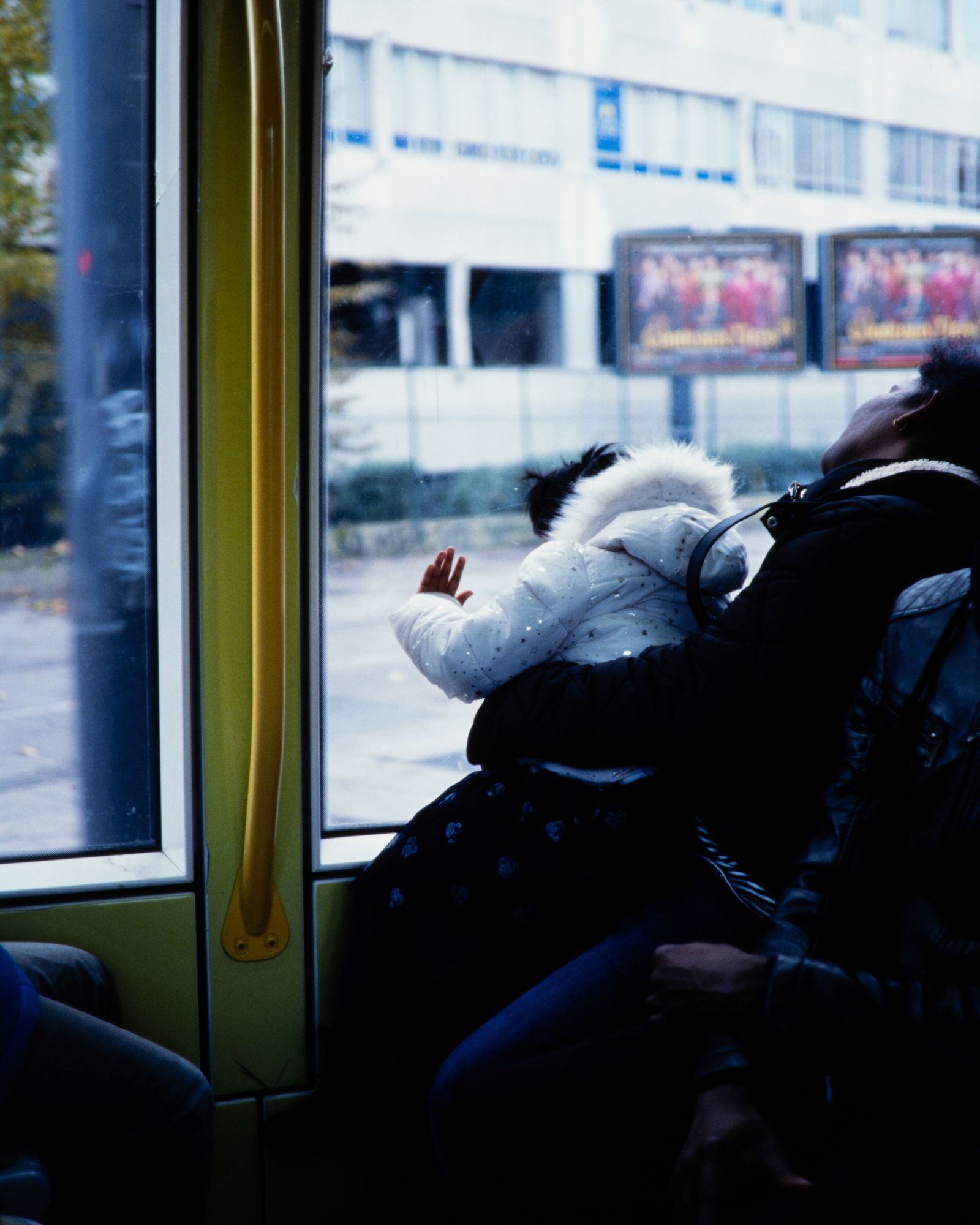 © Alexandre Silberman - Little girl in the tram // Porte d’Aubervilliers // October 2019