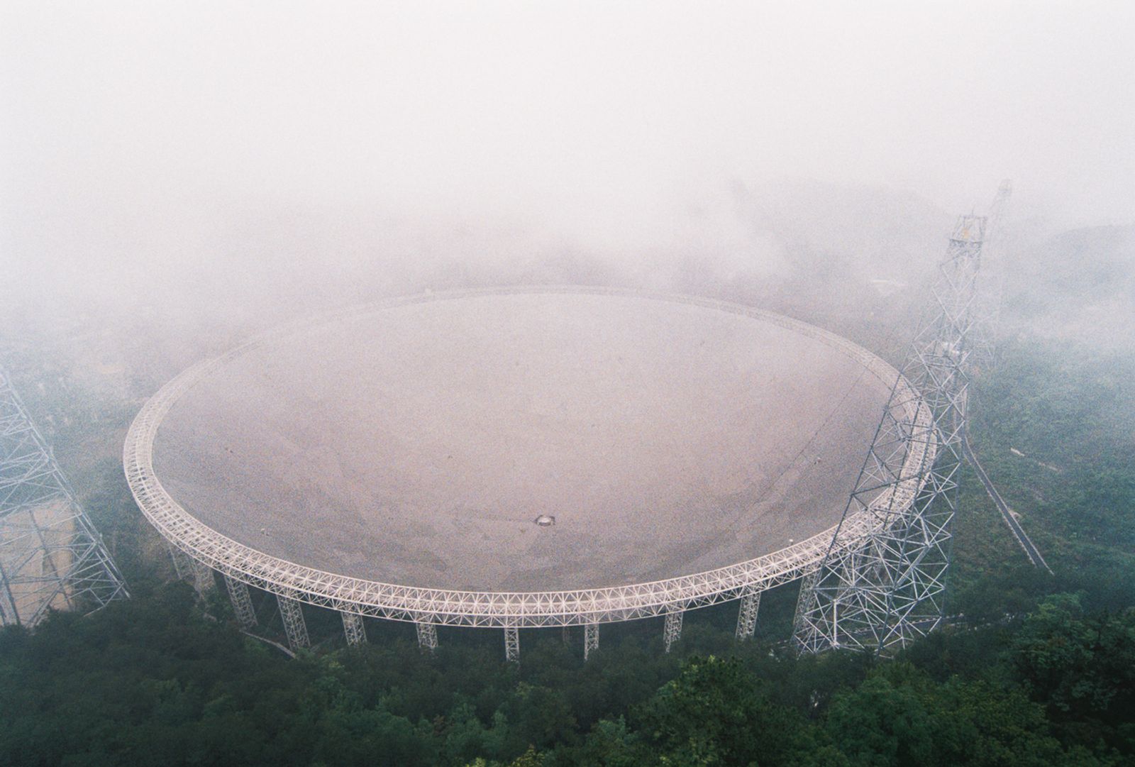 © Matjaz Tancic - The Five-hundred-meter Aperture Spherical radio Telescope in Guizhou, China.