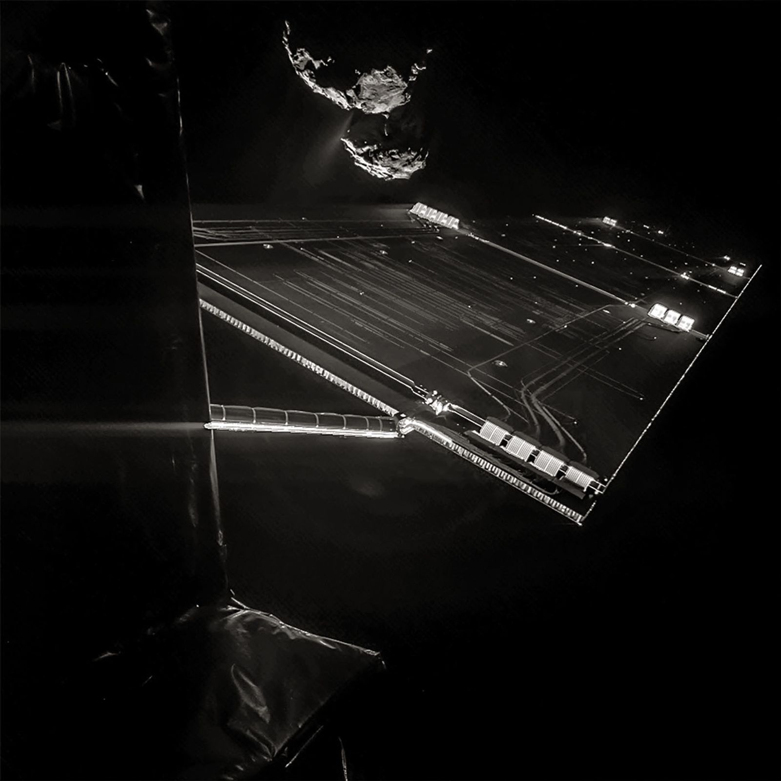 © ESA/ROSETTA/PHILAE/CIVA. Self-portrait of Rosetta with Comet Tchoury