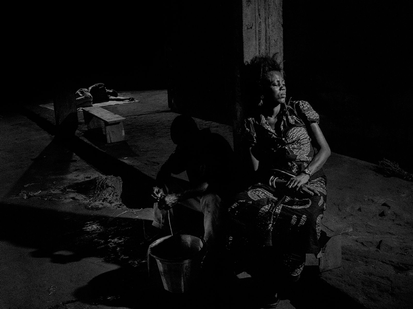 © Alex Majoli / Magnum Photos. République du Congo, 2013, Scene #9546. Pointe Noire. Squatters in an abandoned building.