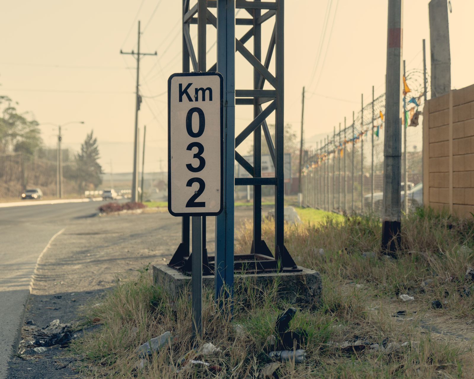 KM 32. A proof of life was left by the abductors in the back part of this sign. © Luis Corzo
