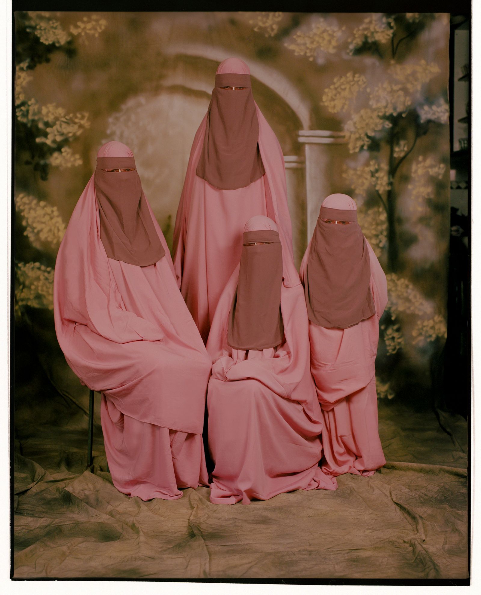 © Jaimy Gail - Pink Niqab, 2020 Vrouw-zijn