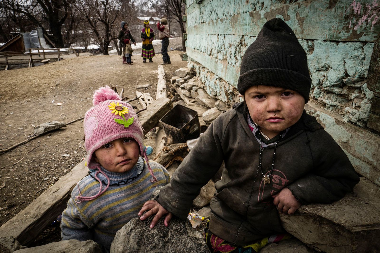 © Sarah Caron - Despite extremely cold weather most of the children remain outdoors during the day.
