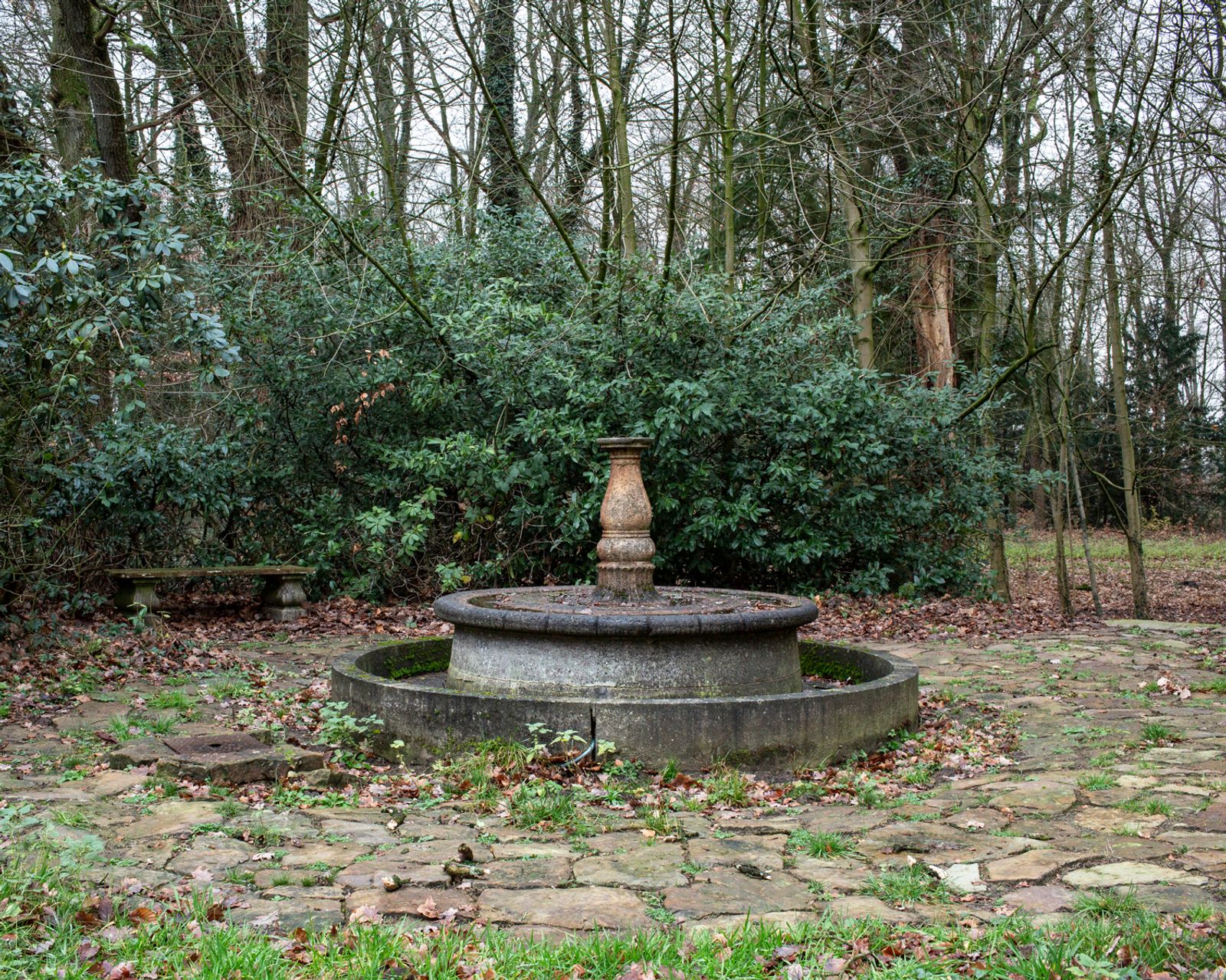 © Angeniet Berkers - The remains of a fountain near Heim Hohehorst.
