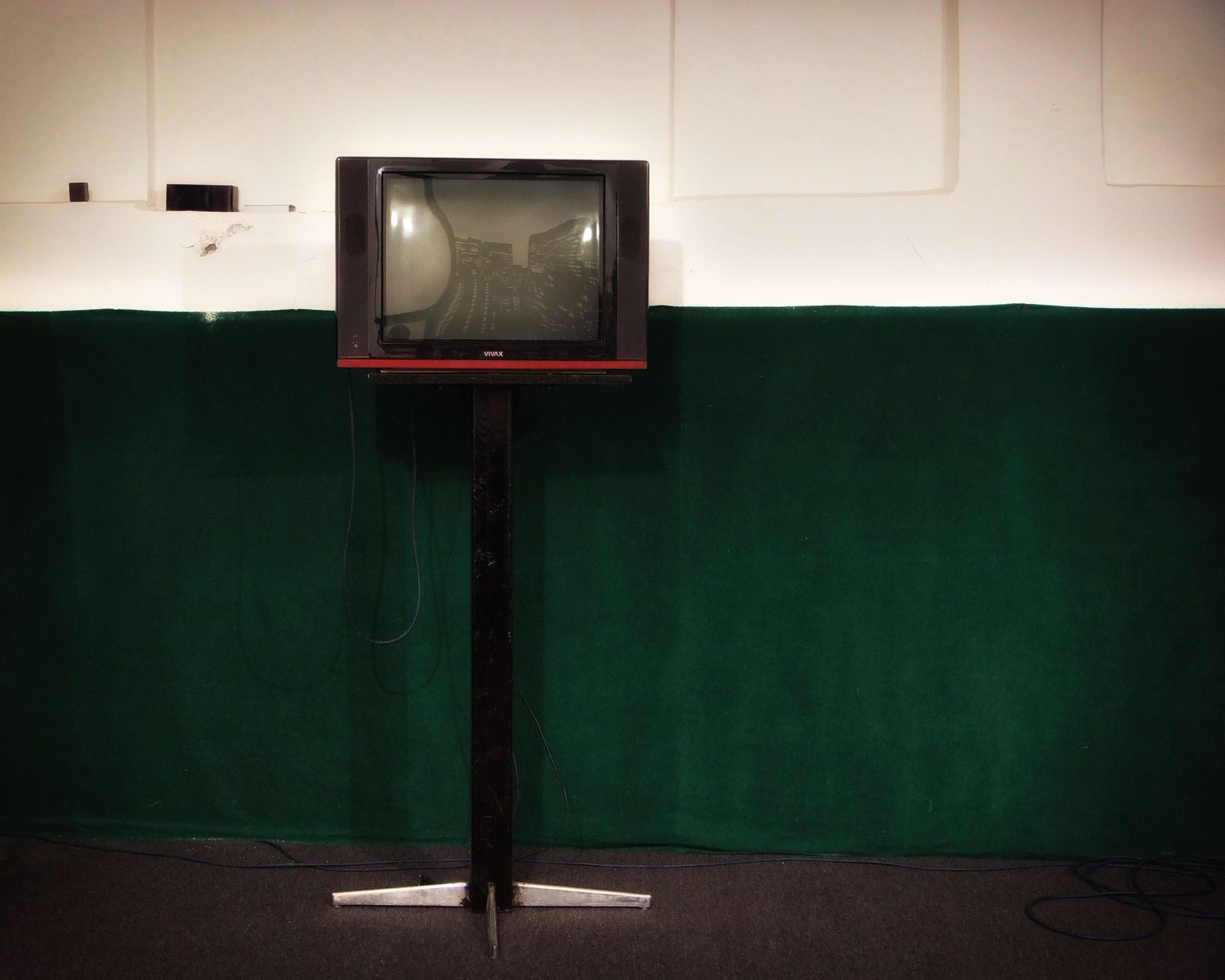© Davide Palmisano - an old television set, probably does not work