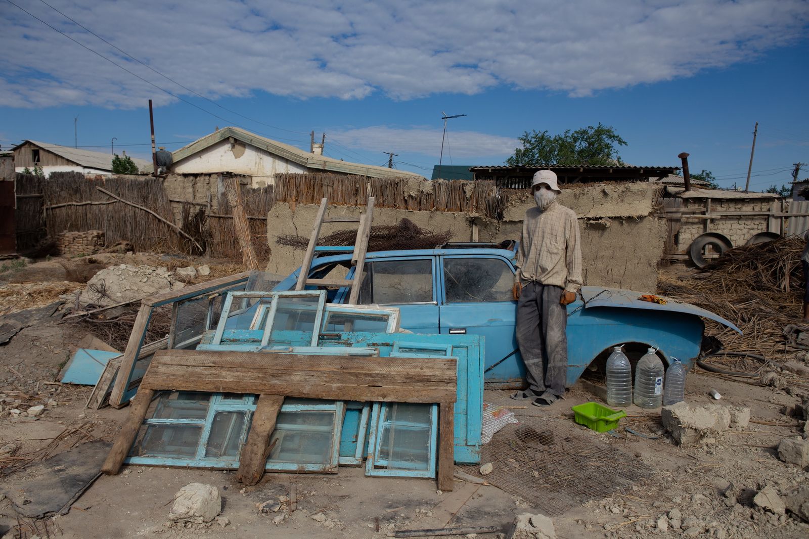 © Iulia Galushina - Moynaq resident is demolishing his old house to make way for a new Moynaq city. Uzbekistan.