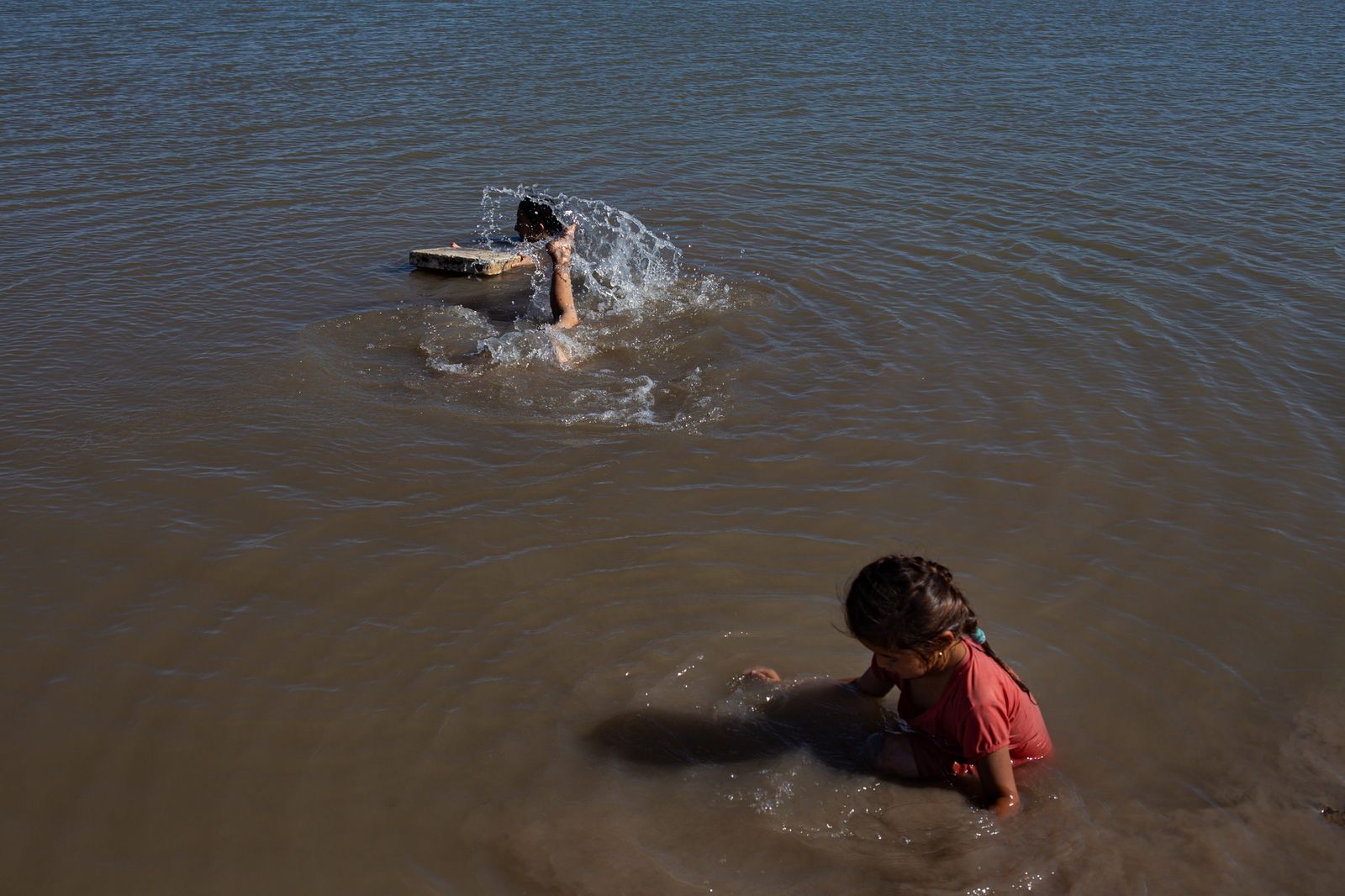 © Iulia Galushina - Children are swimming in dirty water near the old channel of the Amurdarya in Shege village. Uzbekistan.