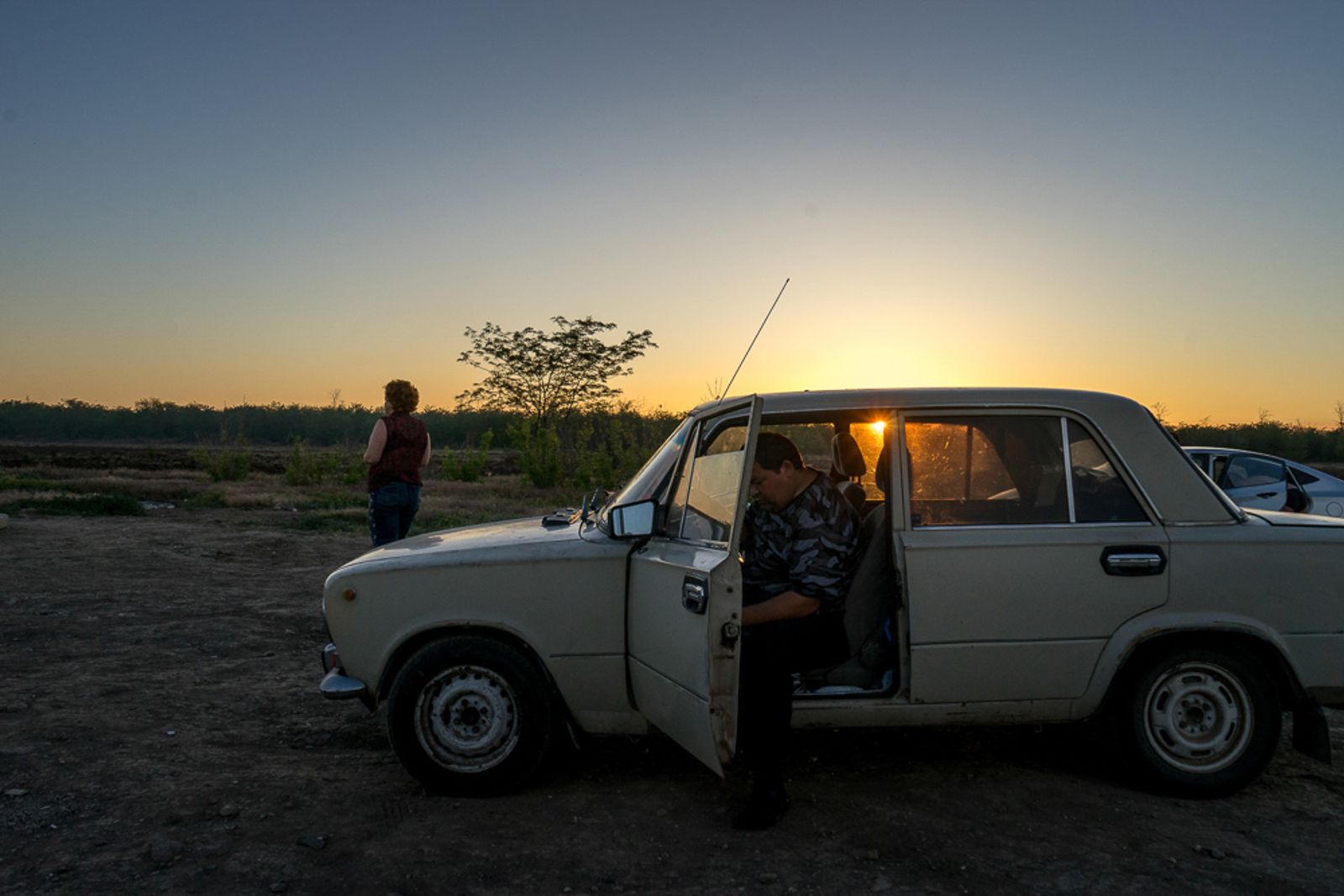 © Stanislava Novgorodtseva - Locals watch the sunset. Novaya zhizn' village