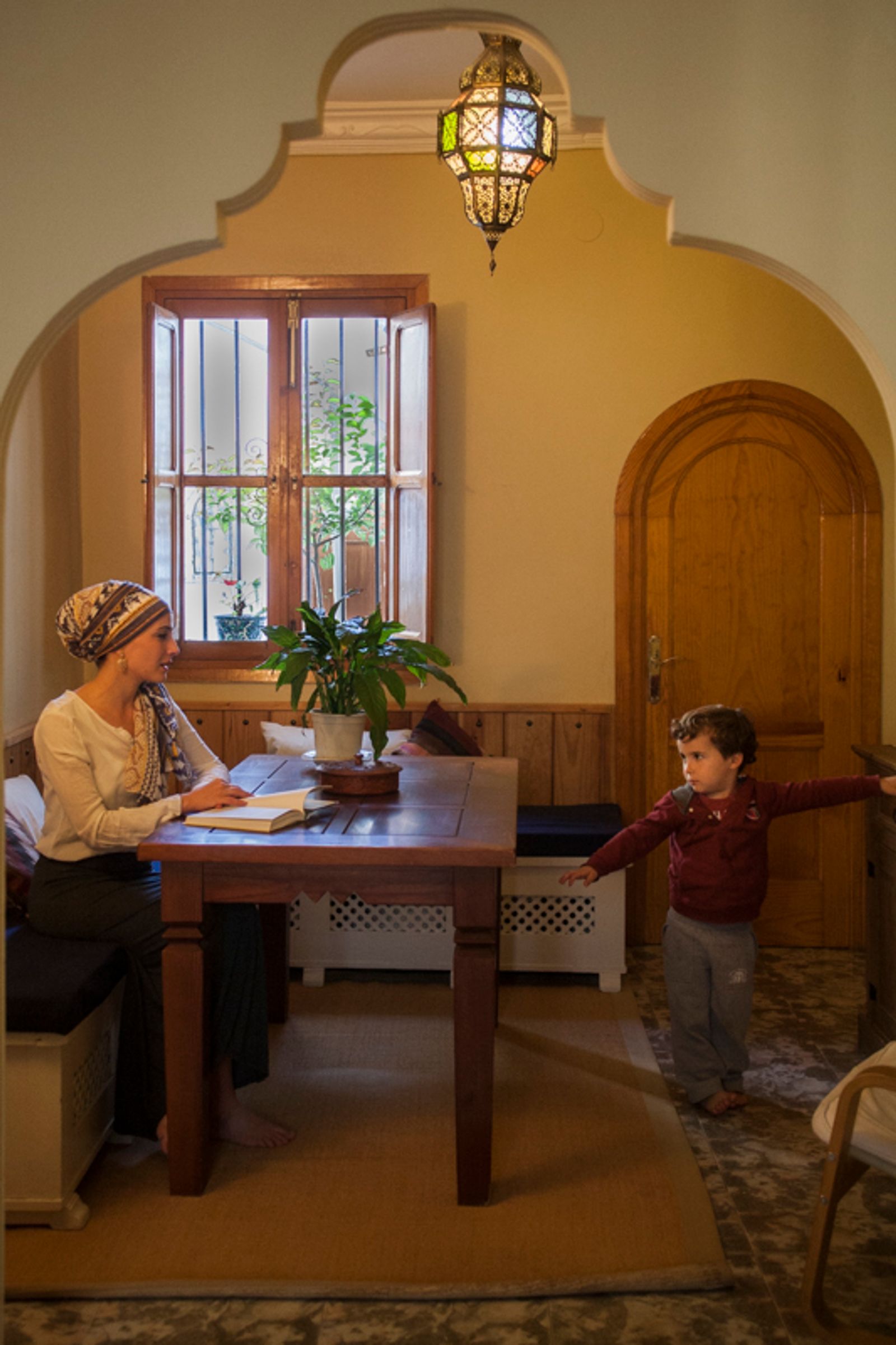 © Chiara Ferronato - Fatima at home with her son Harun.