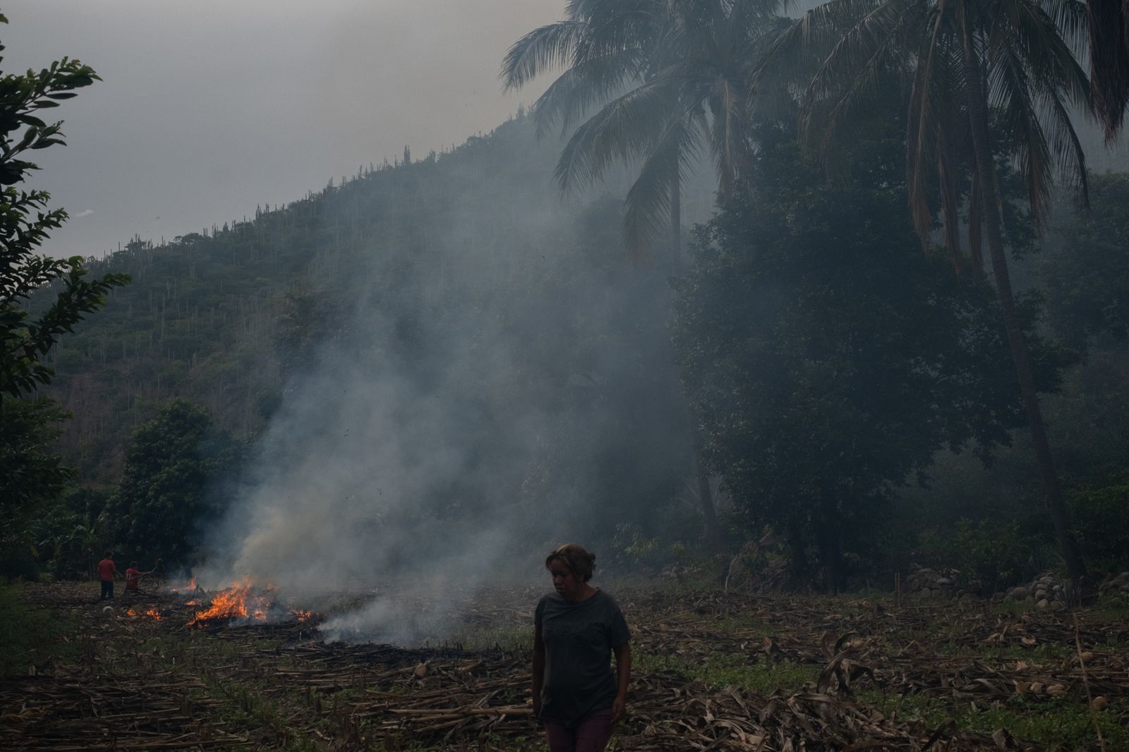 © Frédérique Gélinas - José burning the maíz.