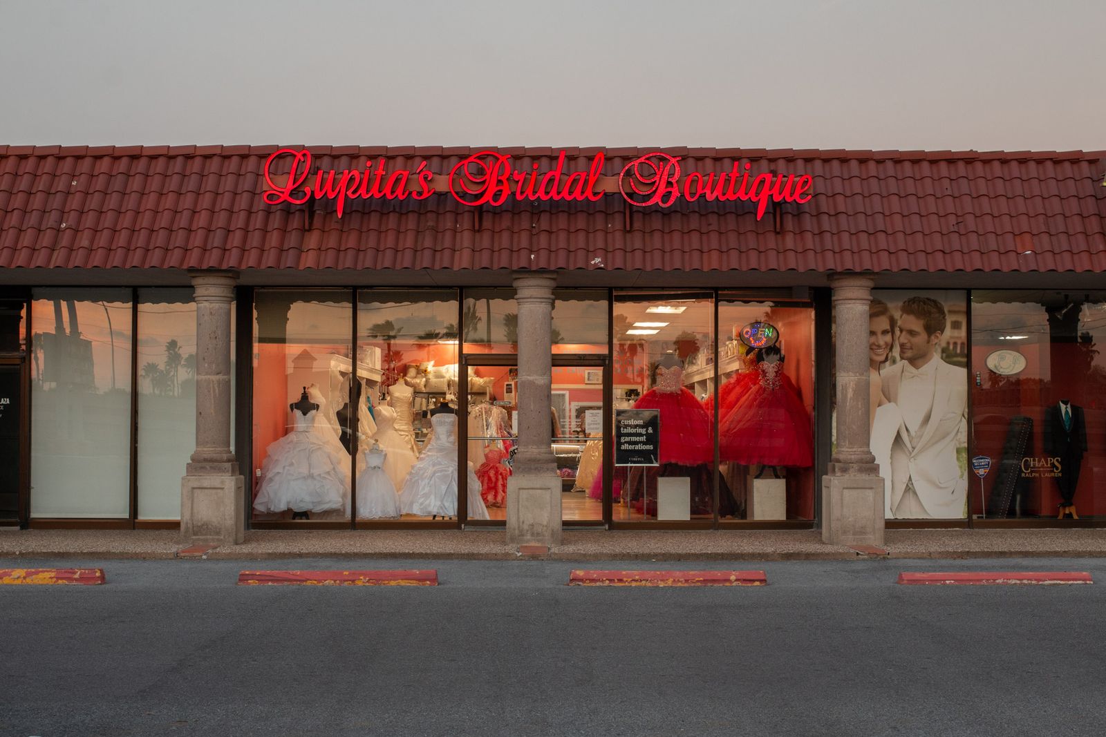 © Chantal Lesley - Lupita's Bridal Boutique