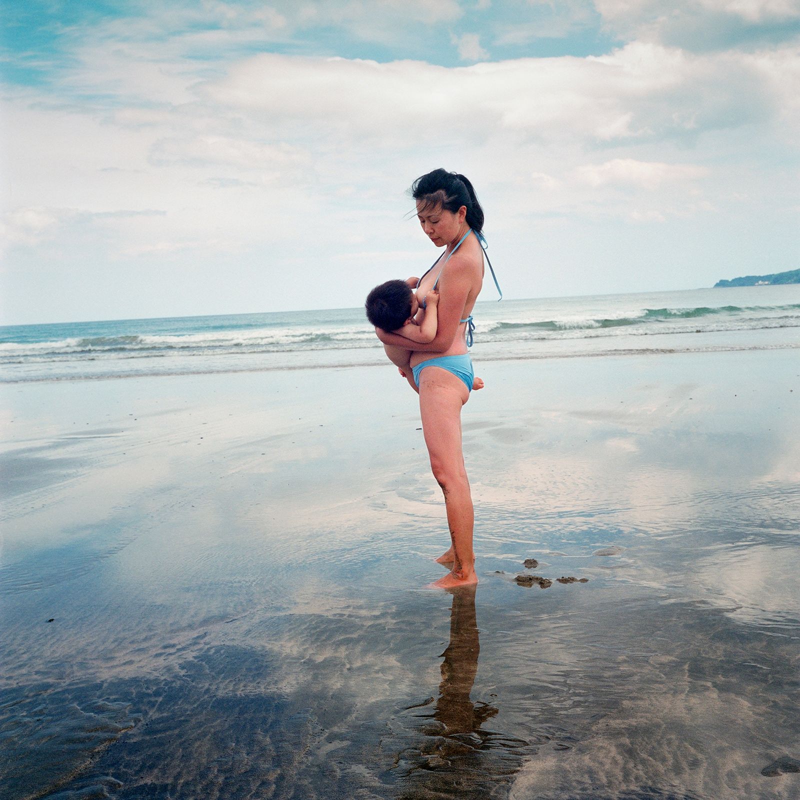© Takako Kido - Breastfeeding On The Beach
