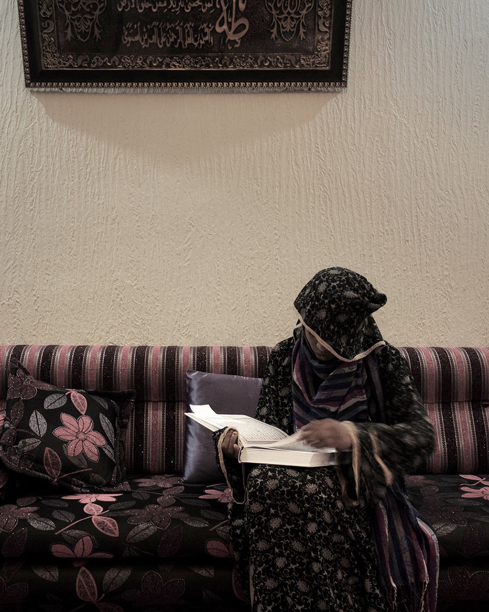 © Enrico Doria - Nihed, while is reading the Koran