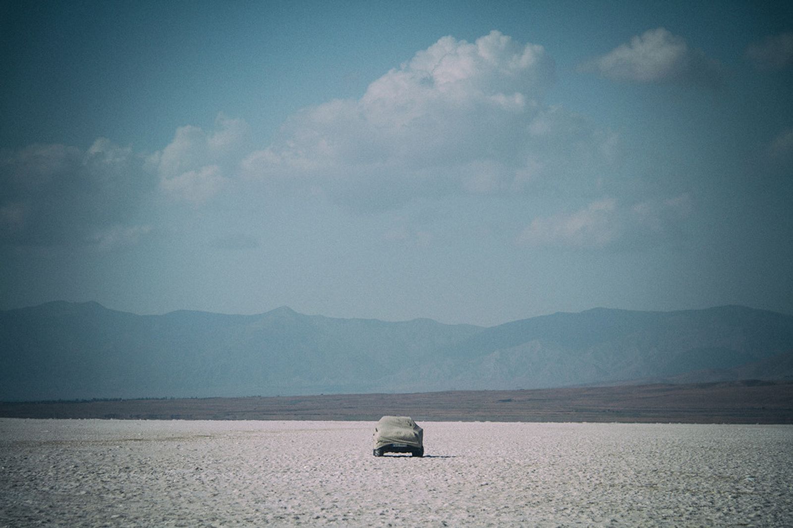 © Farshid Tighehsaz - A parked car belonging to a family that have come to see the lake. On 24 August 2011.