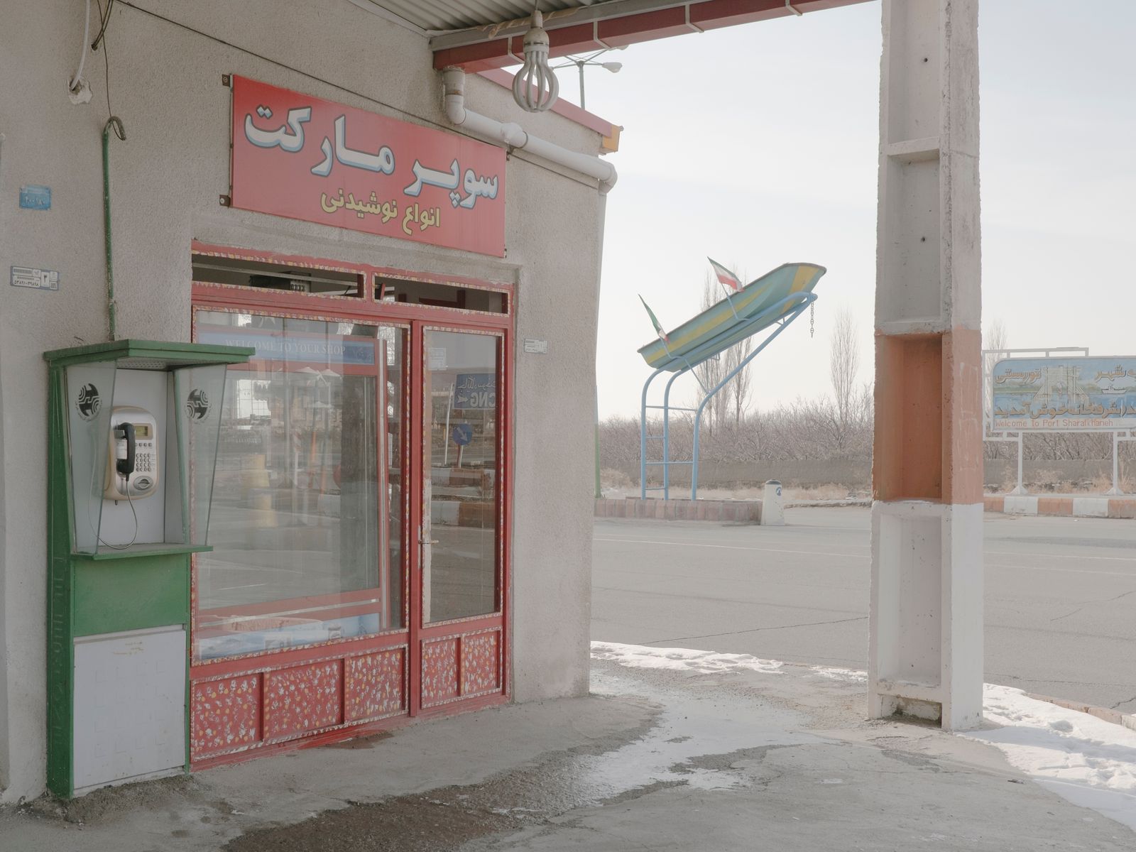 © Maximilian Mann - Image from the Fading Flamingos photography project