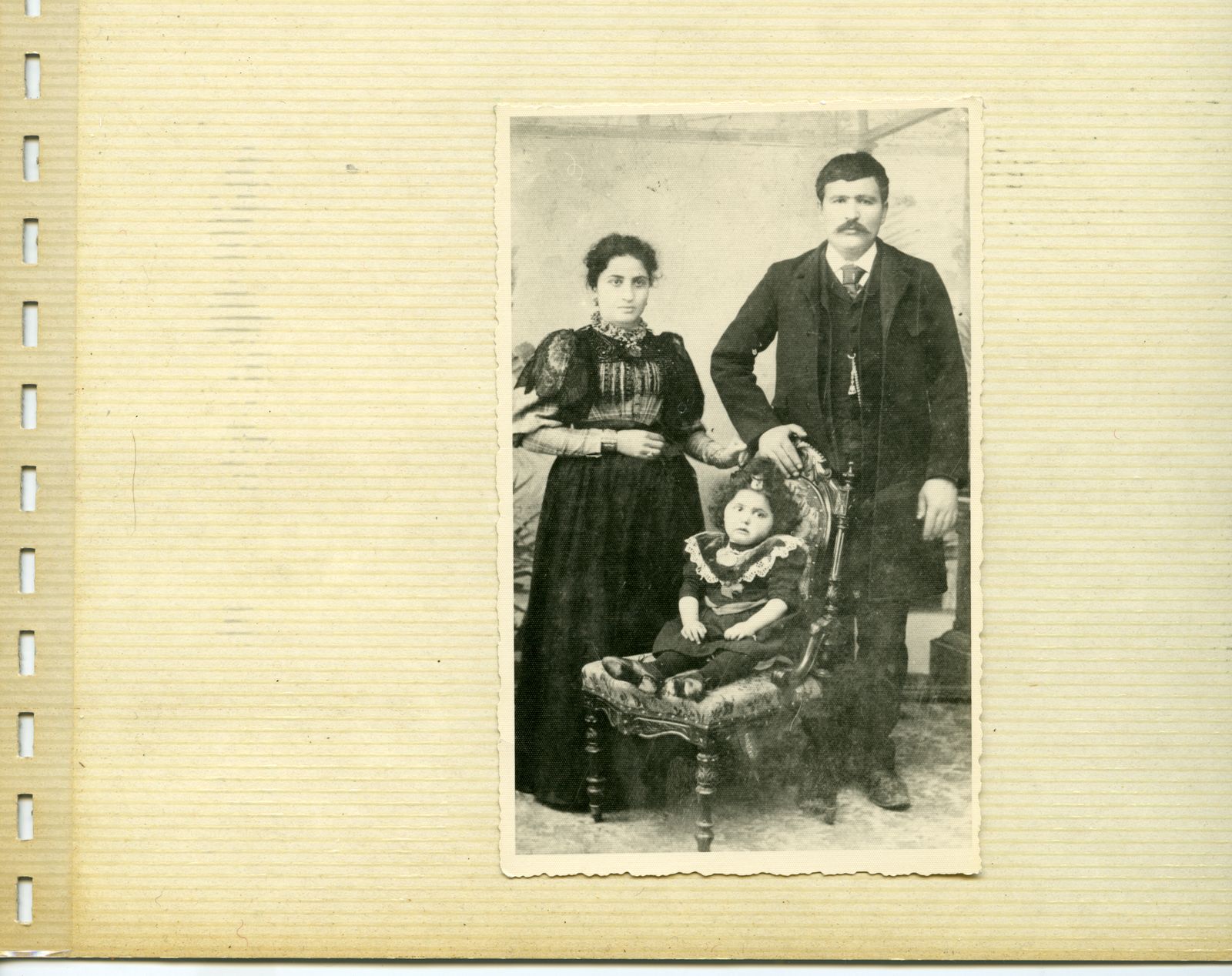 © Rebecca Topakian - Dame Gulizar, Hadji Garabet Kevork Topakian and their child (Hayg?)