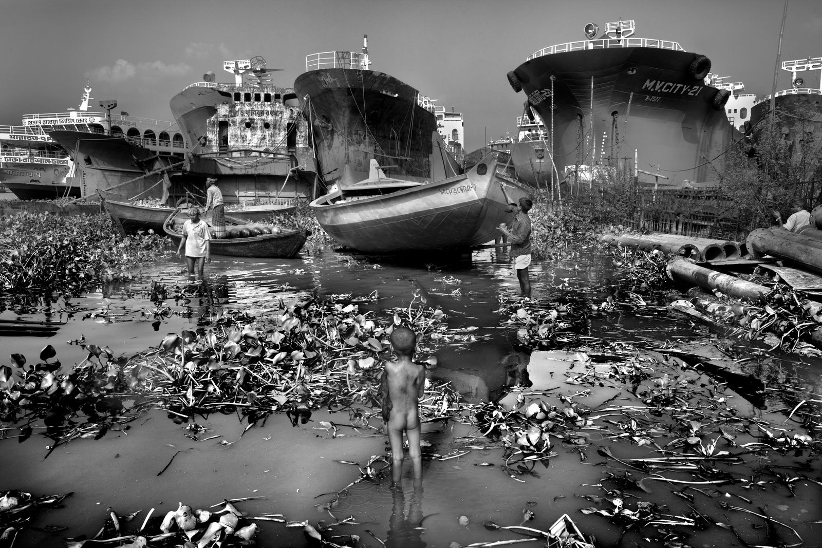 © Larry Louie - Image from the Ship Breaking - The World's Most Dangerous Job photography project